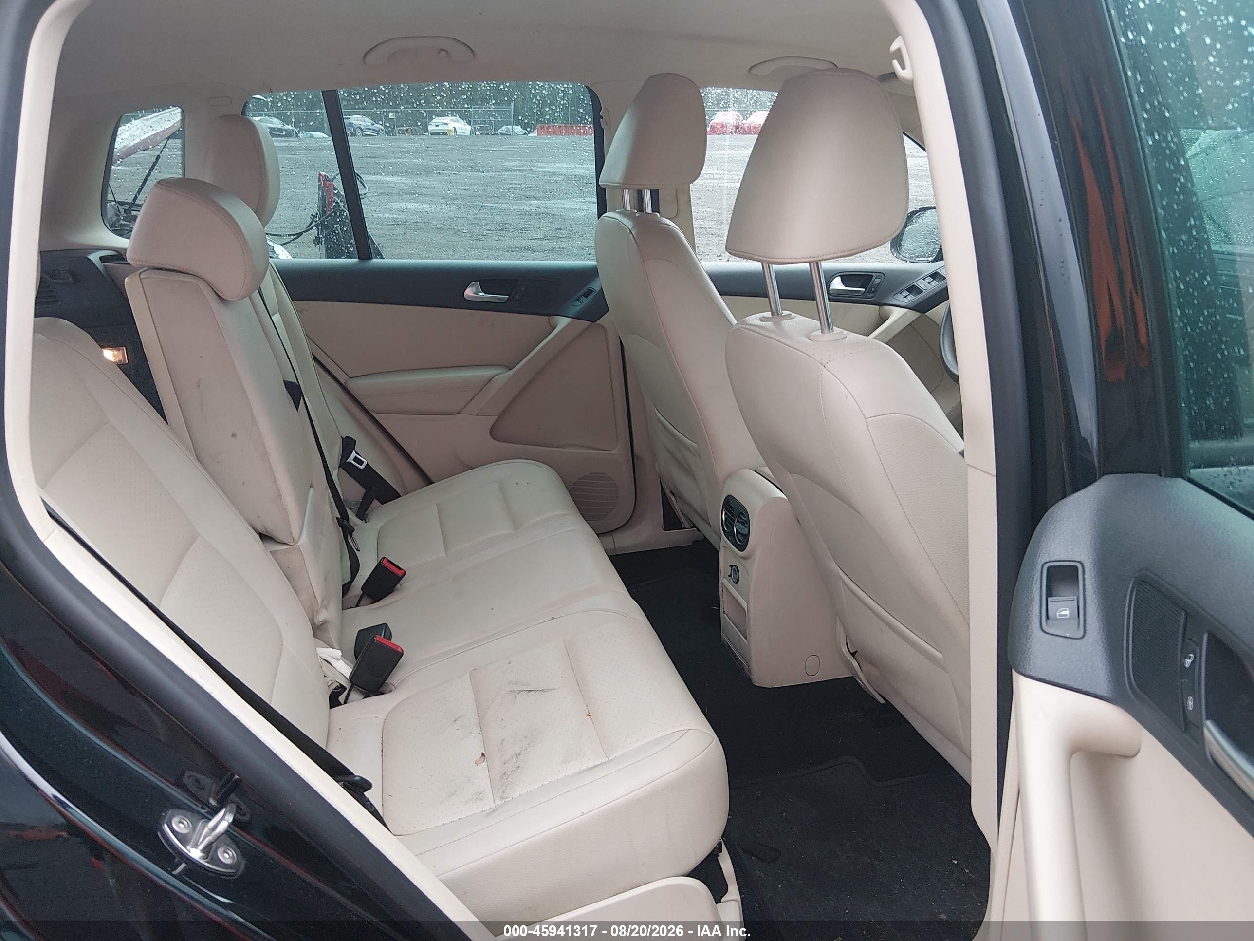 2012 Volkswagen Tiguan Le Black vin: WVGAV7AX3CW568640