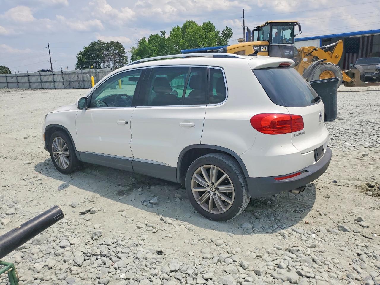 2012 Volkswagen Tiguan S White vin: WVGAV7AX3CW598110
