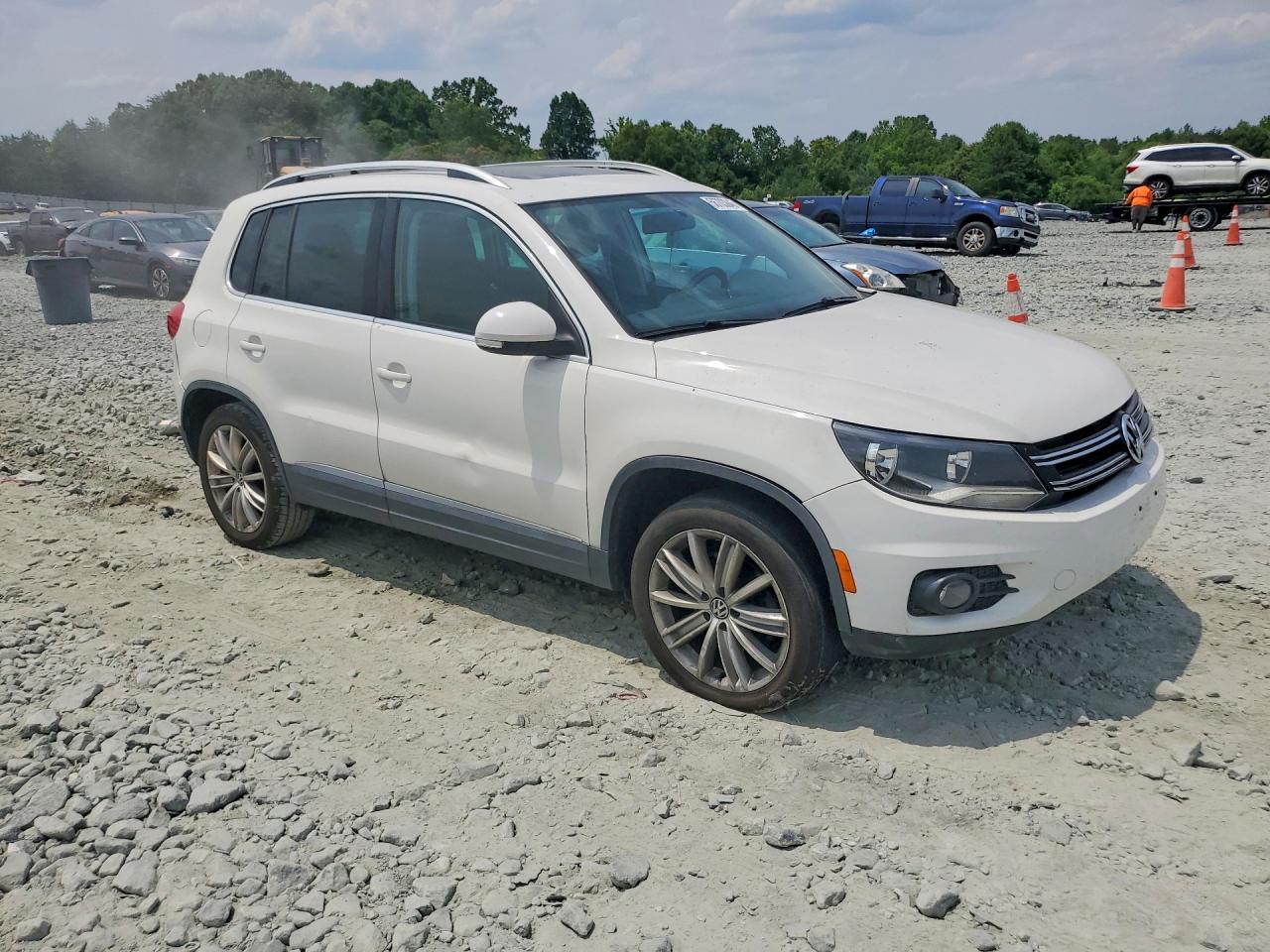 2012 Volkswagen Tiguan S White vin: WVGAV7AX3CW598110