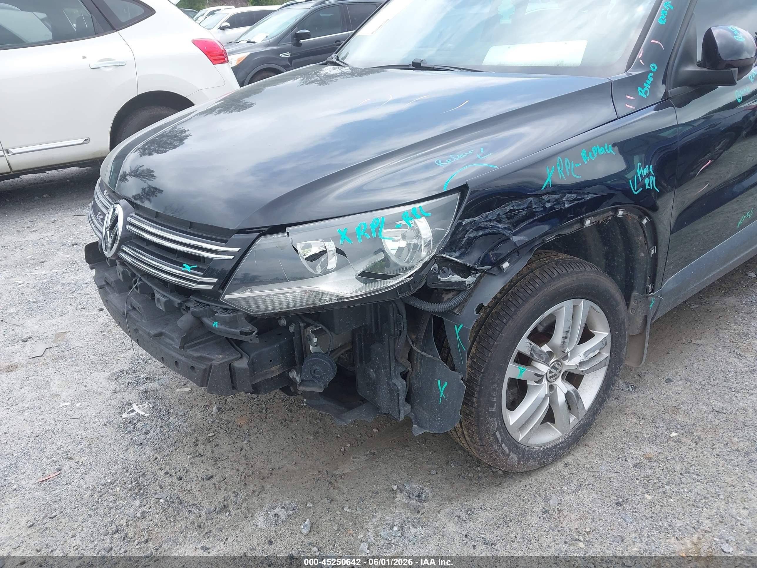 2012 Volkswagen Tiguan S Черный vin: WVGAV7AX3CW605914