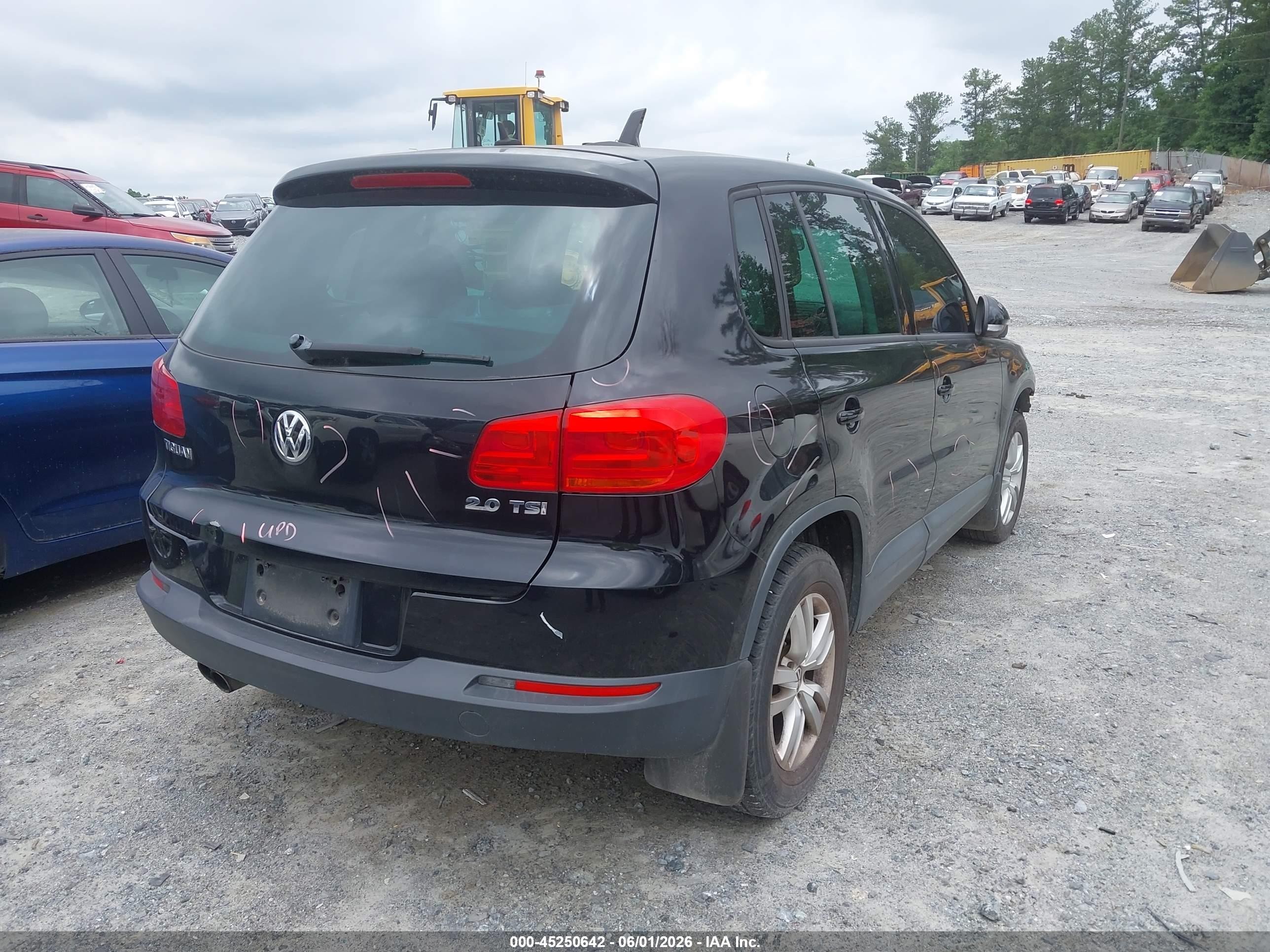2012 Volkswagen Tiguan S Черный vin: WVGAV7AX3CW605914