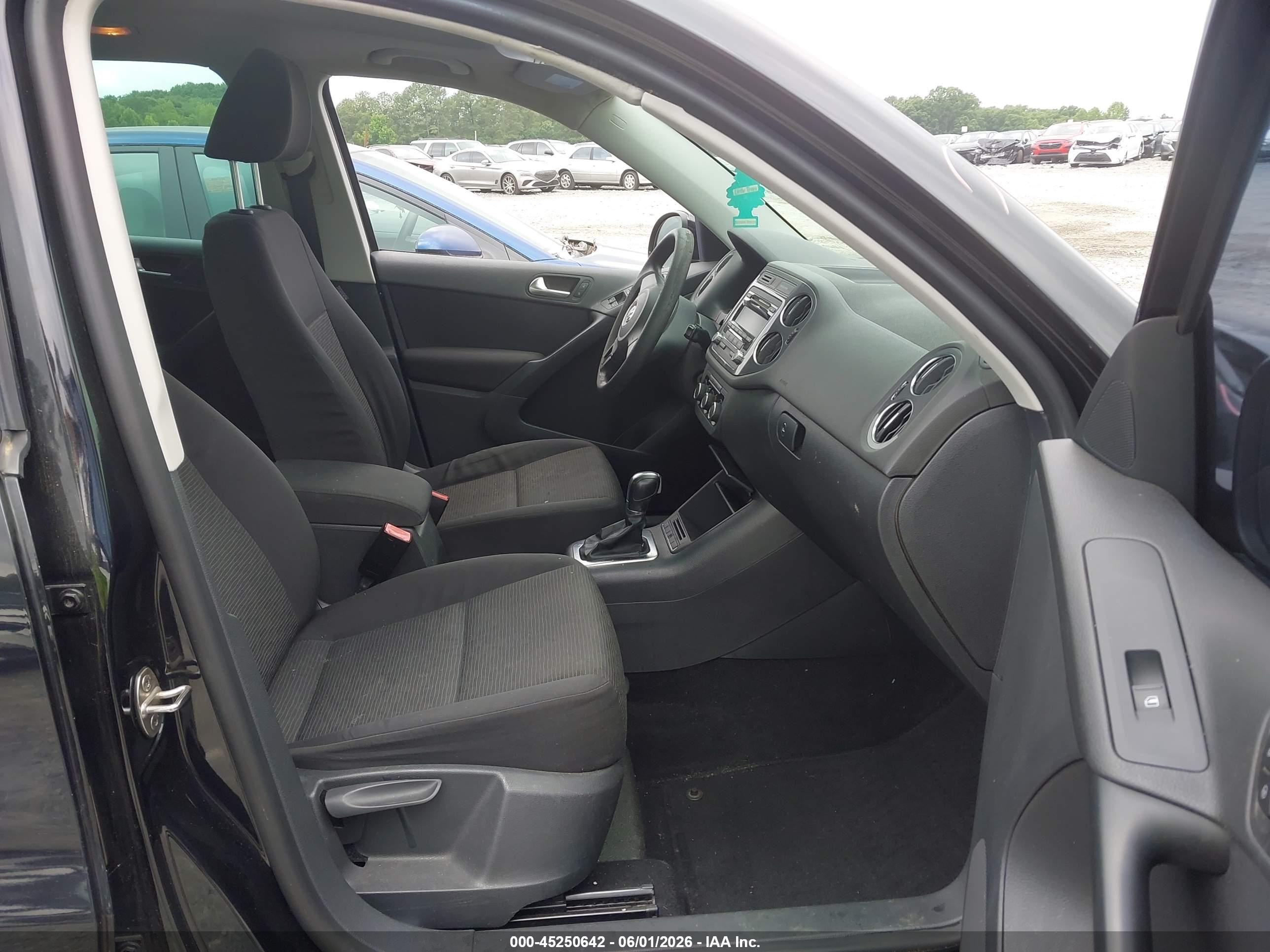 2012 Volkswagen Tiguan S Черный vin: WVGAV7AX3CW605914