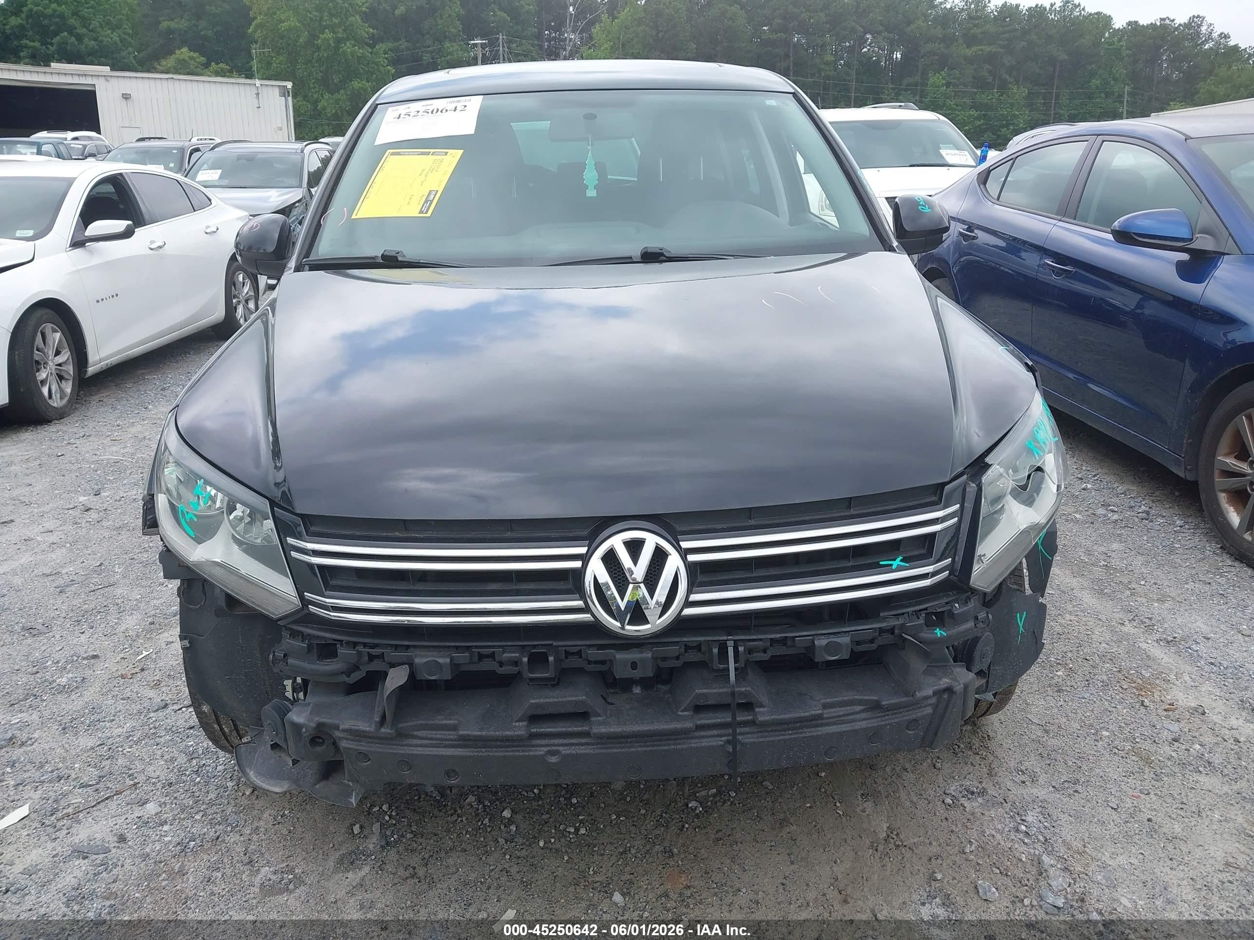 2012 Volkswagen Tiguan S Черный vin: WVGAV7AX3CW605914