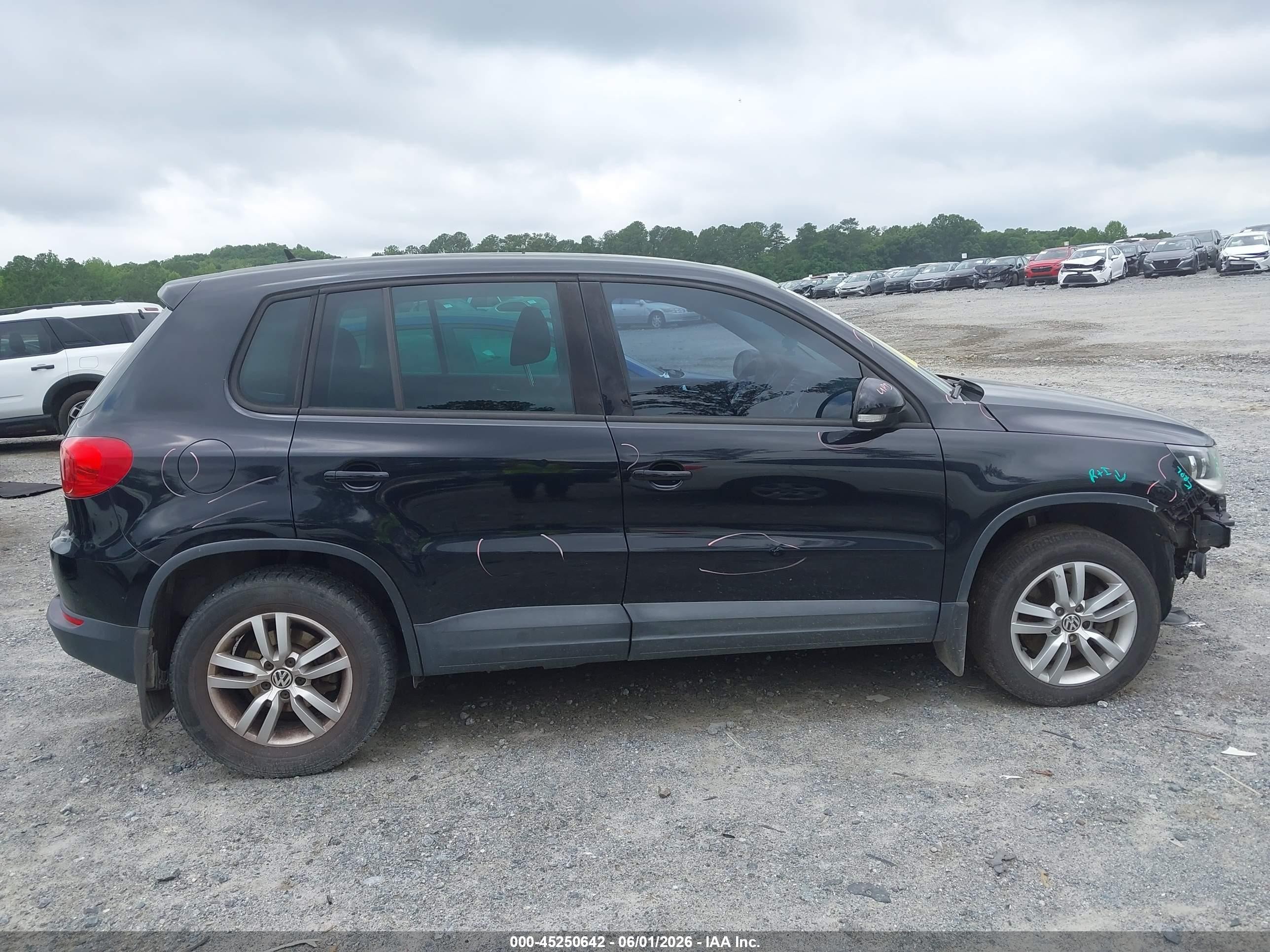 2012 Volkswagen Tiguan S Черный vin: WVGAV7AX3CW605914