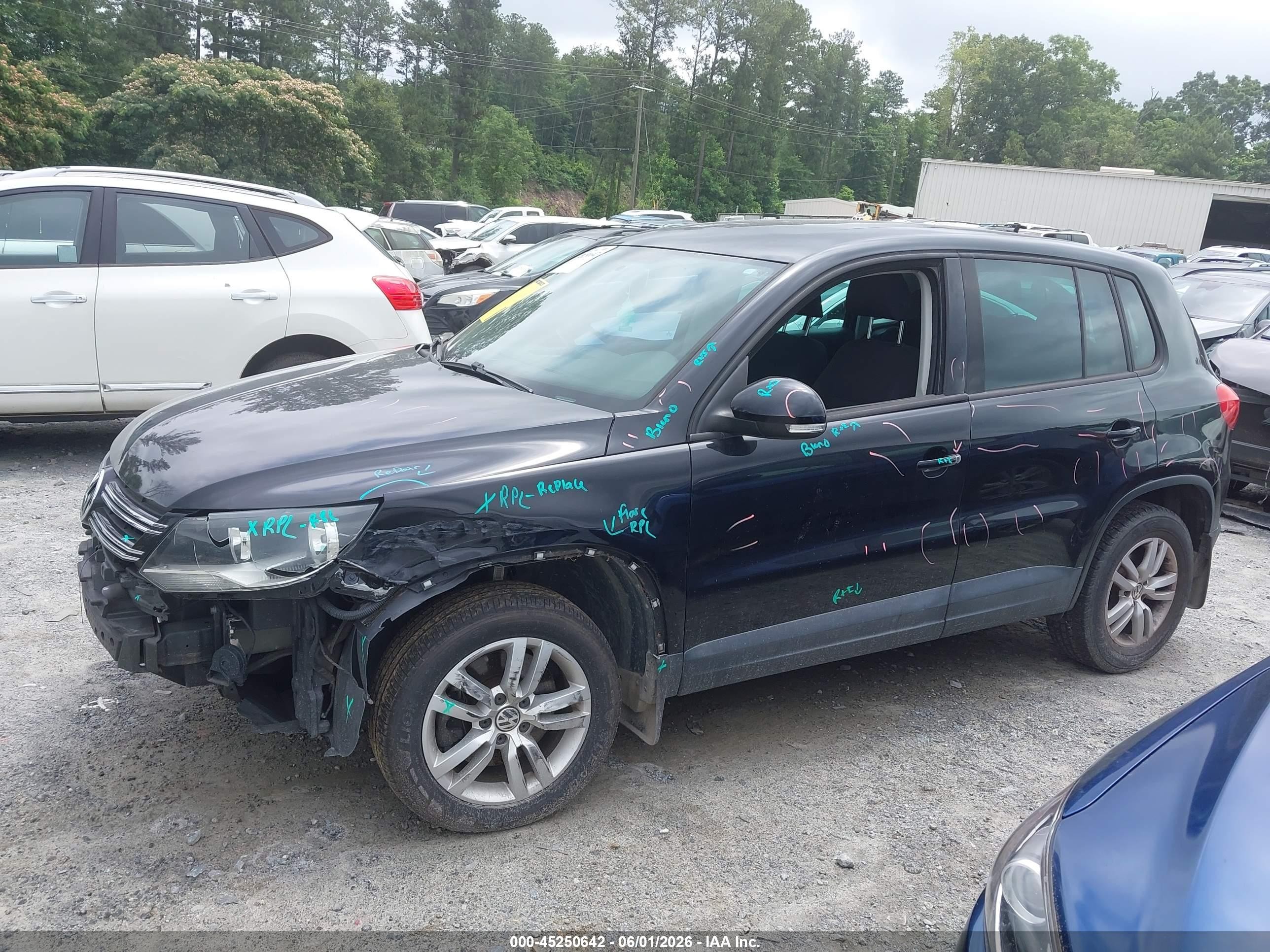 2012 Volkswagen Tiguan S Черный vin: WVGAV7AX3CW605914