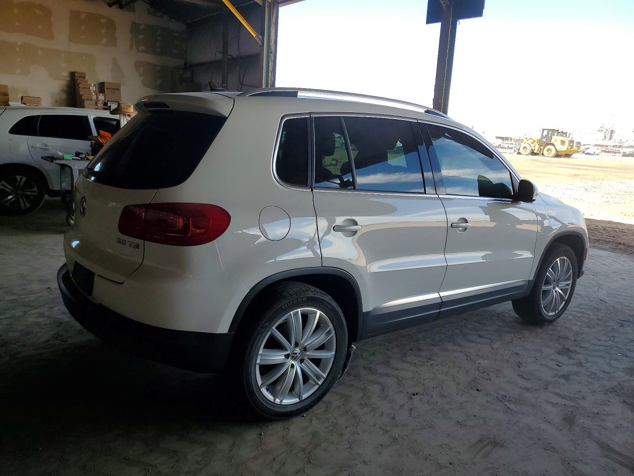 2013 Volkswagen Tiguan S Белый vin: WVGAV7AX3DW521660