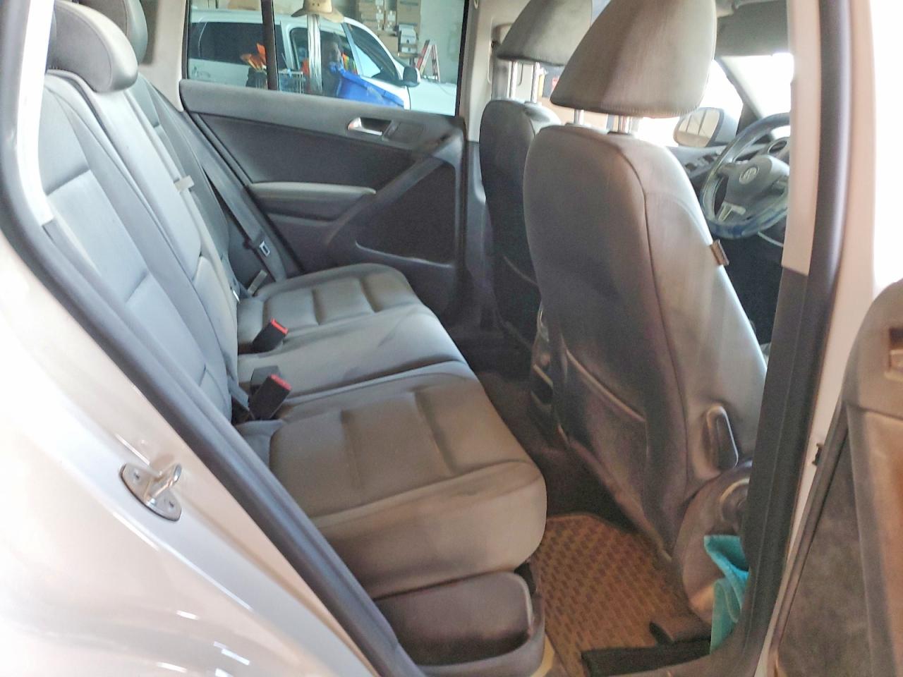 2013 Volkswagen Tiguan S Белый vin: WVGAV7AX3DW521660