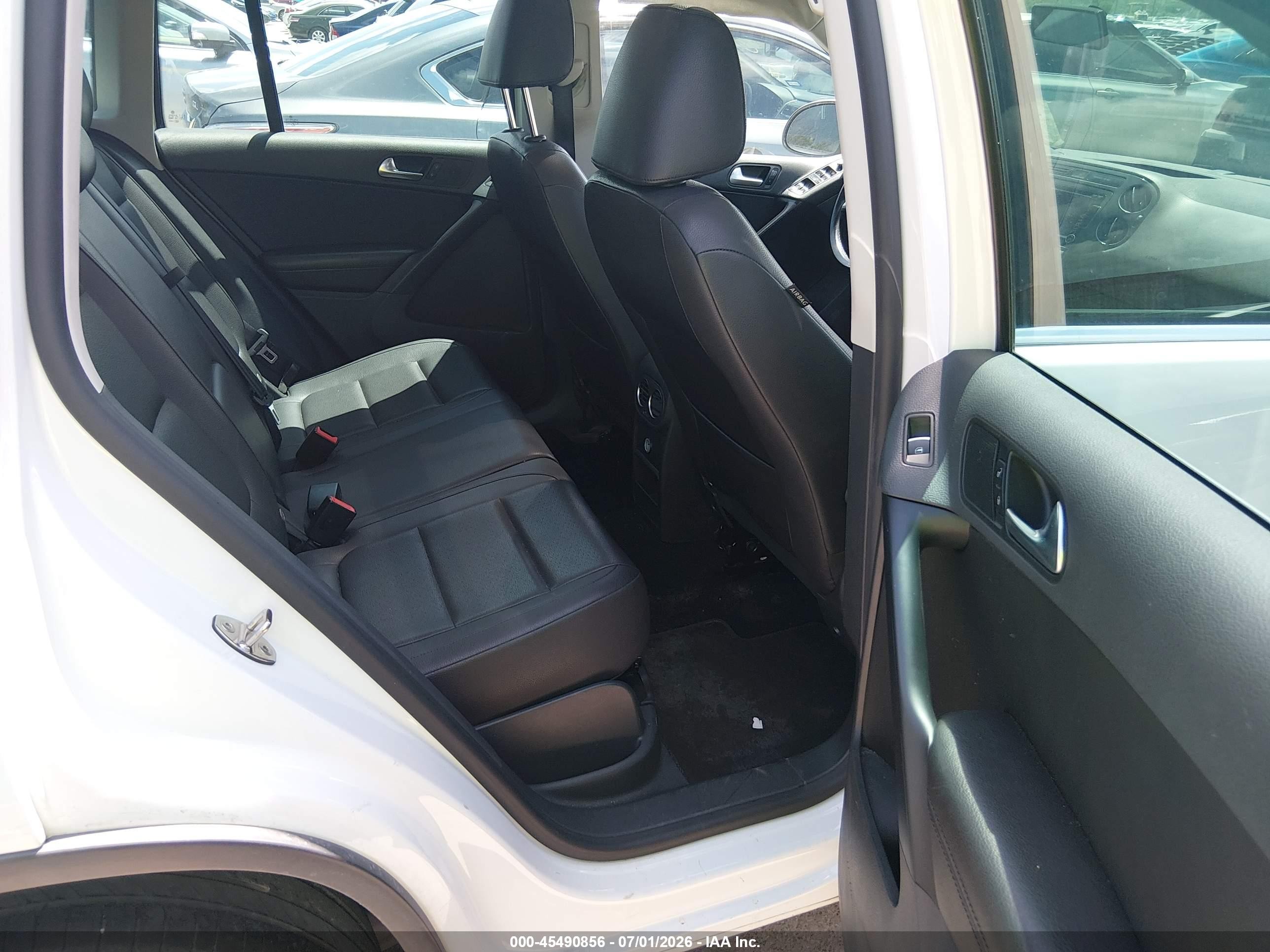 2015 Volkswagen Tiguan Se White vin: WVGAV7AX3FW505042