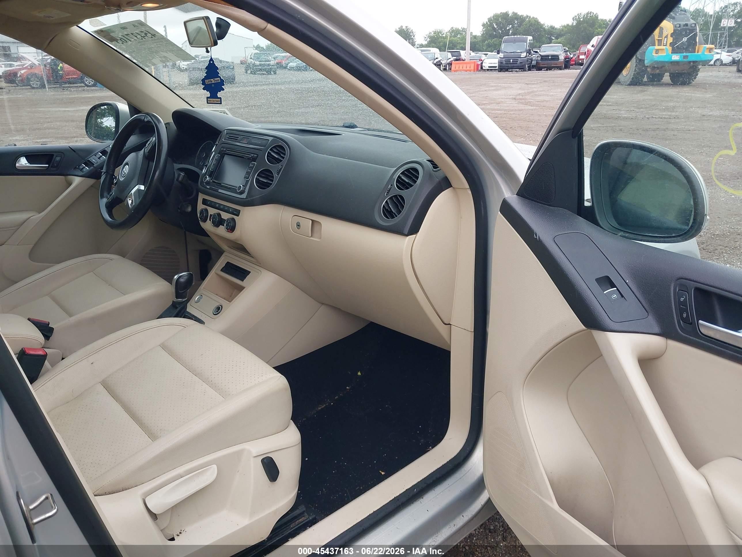 2015 Volkswagen Tiguan Se Champagne vin: WVGAV7AX3FW510645