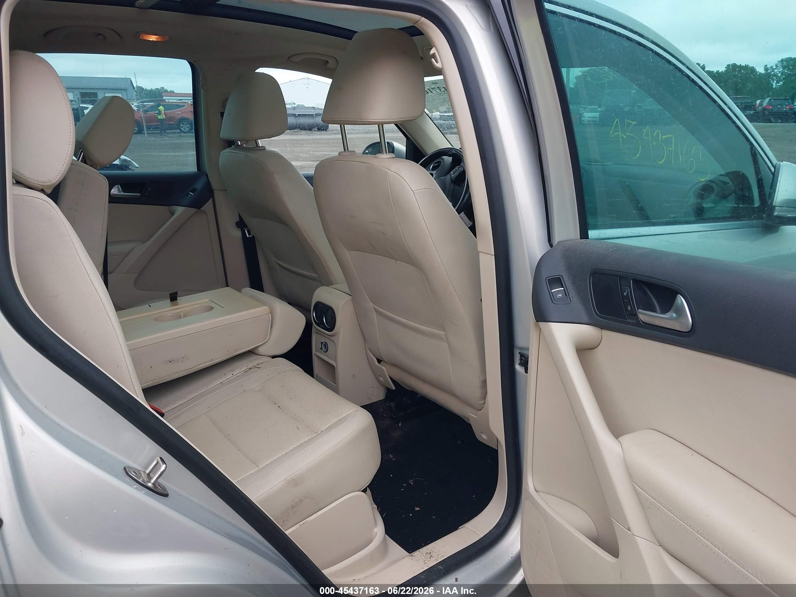 2015 Volkswagen Tiguan Se Champagne vin: WVGAV7AX3FW510645