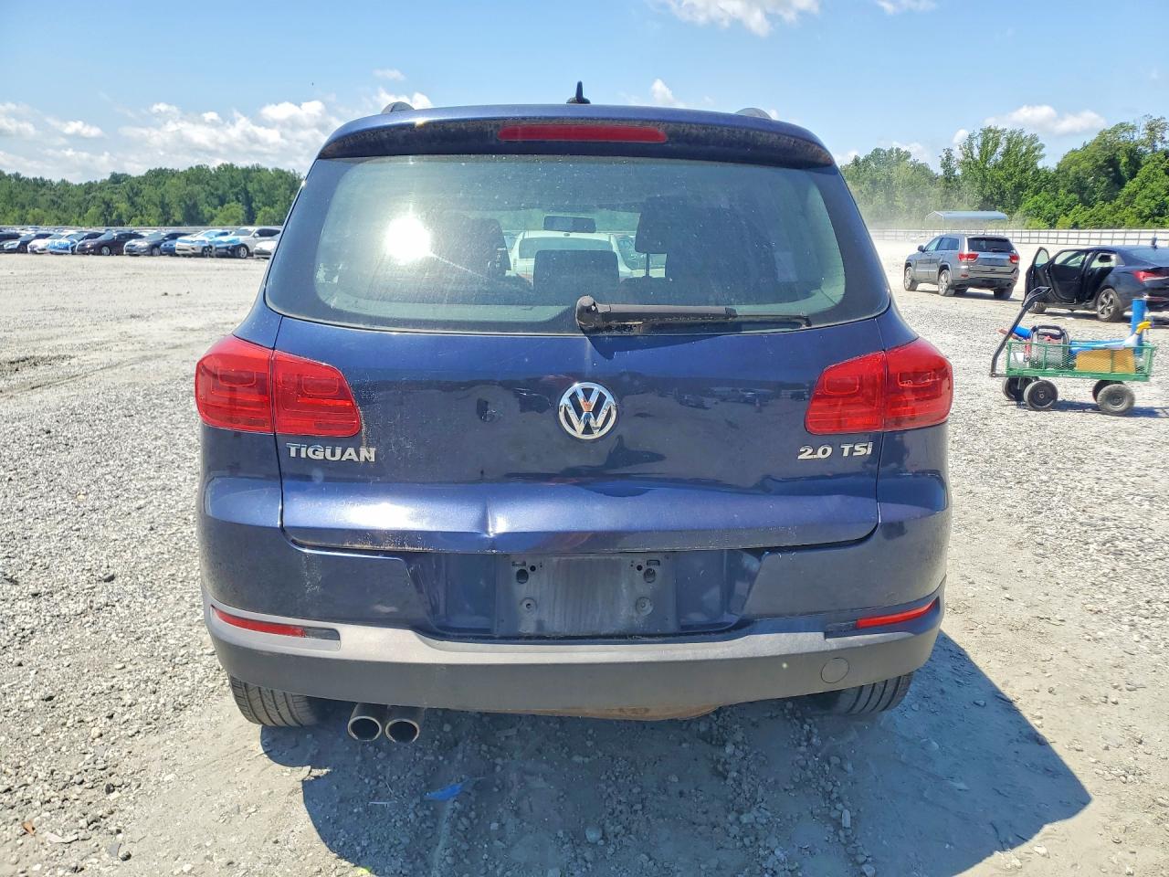 2015 Volkswagen Tiguan S Blue vin: WVGAV7AX3FW510743