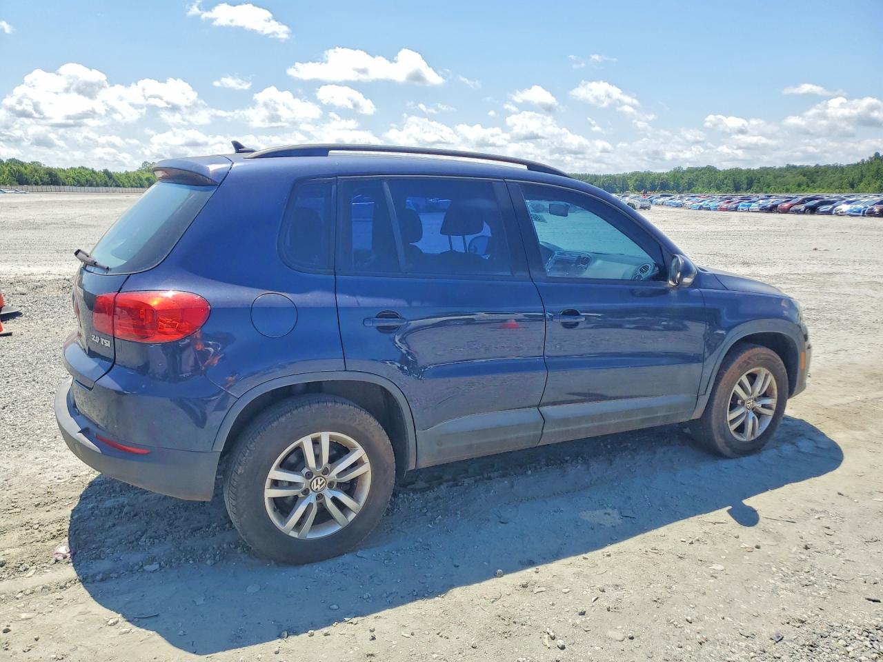 2015 Volkswagen Tiguan S Blue vin: WVGAV7AX3FW510743