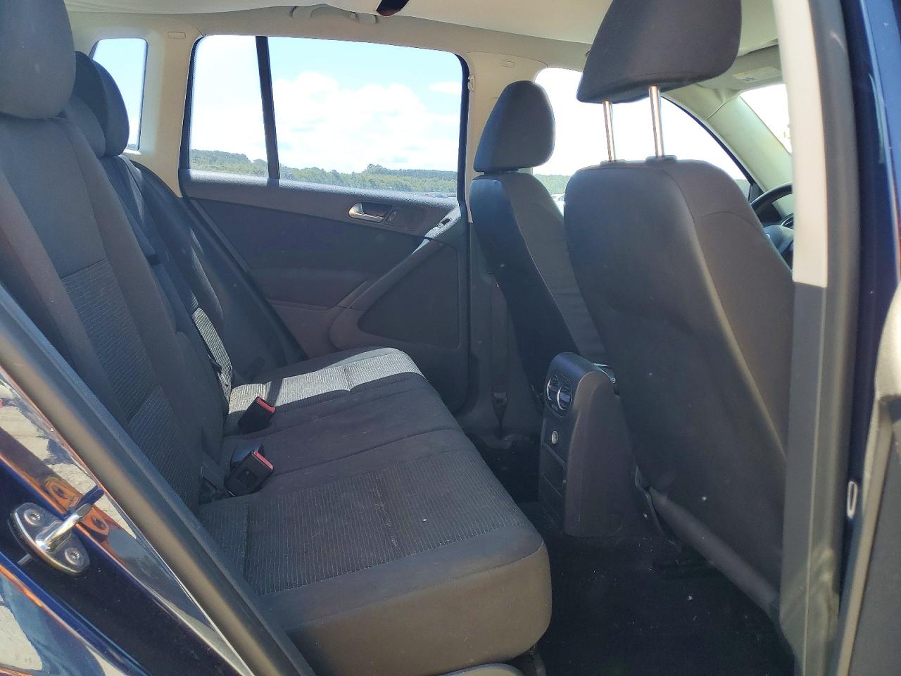 2015 Volkswagen Tiguan S Blue vin: WVGAV7AX3FW510743