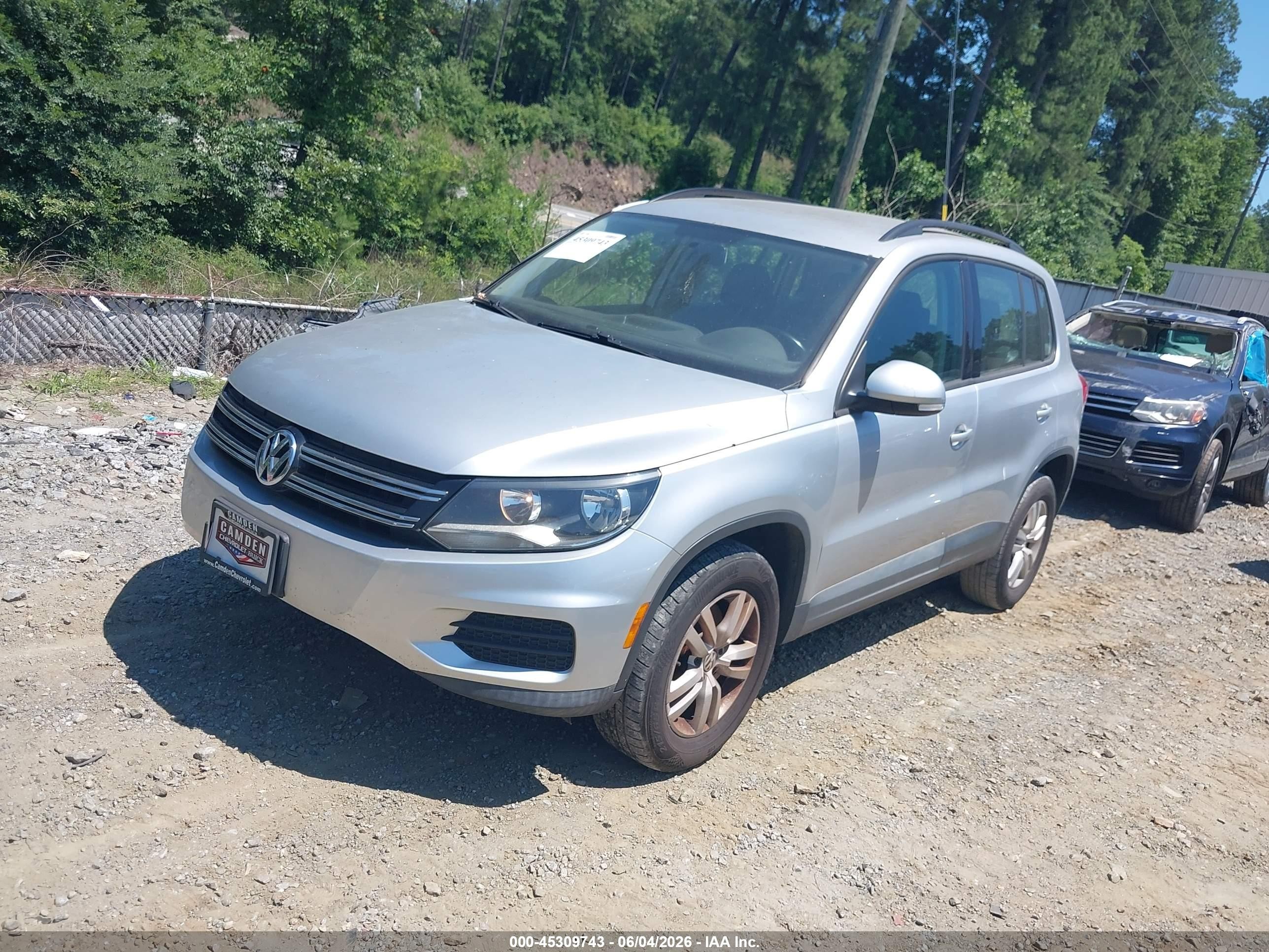 2015 Volkswagen Tiguan S Silver vin: WVGAV7AX3FW524187