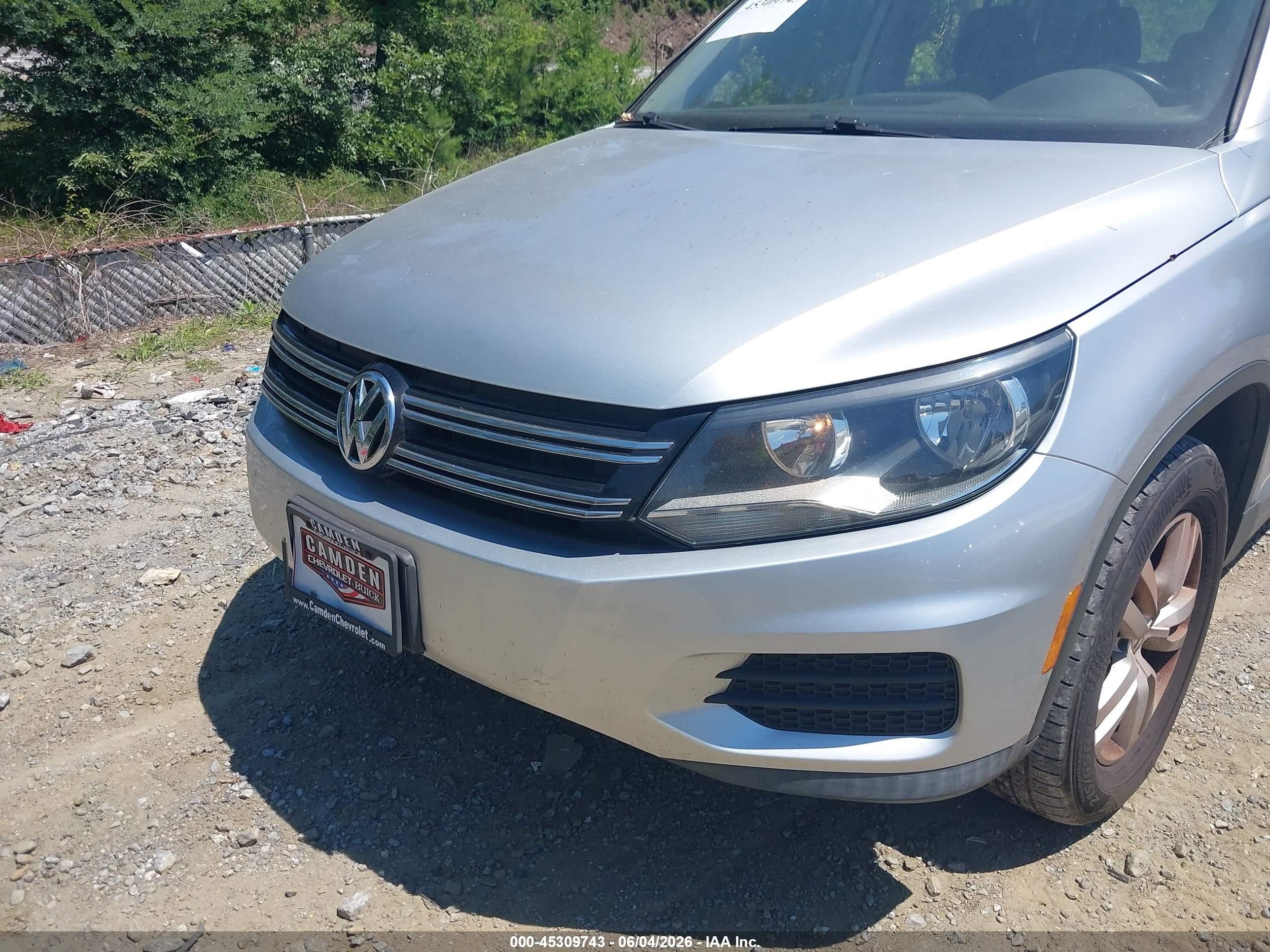 2015 Volkswagen Tiguan S Silver vin: WVGAV7AX3FW524187