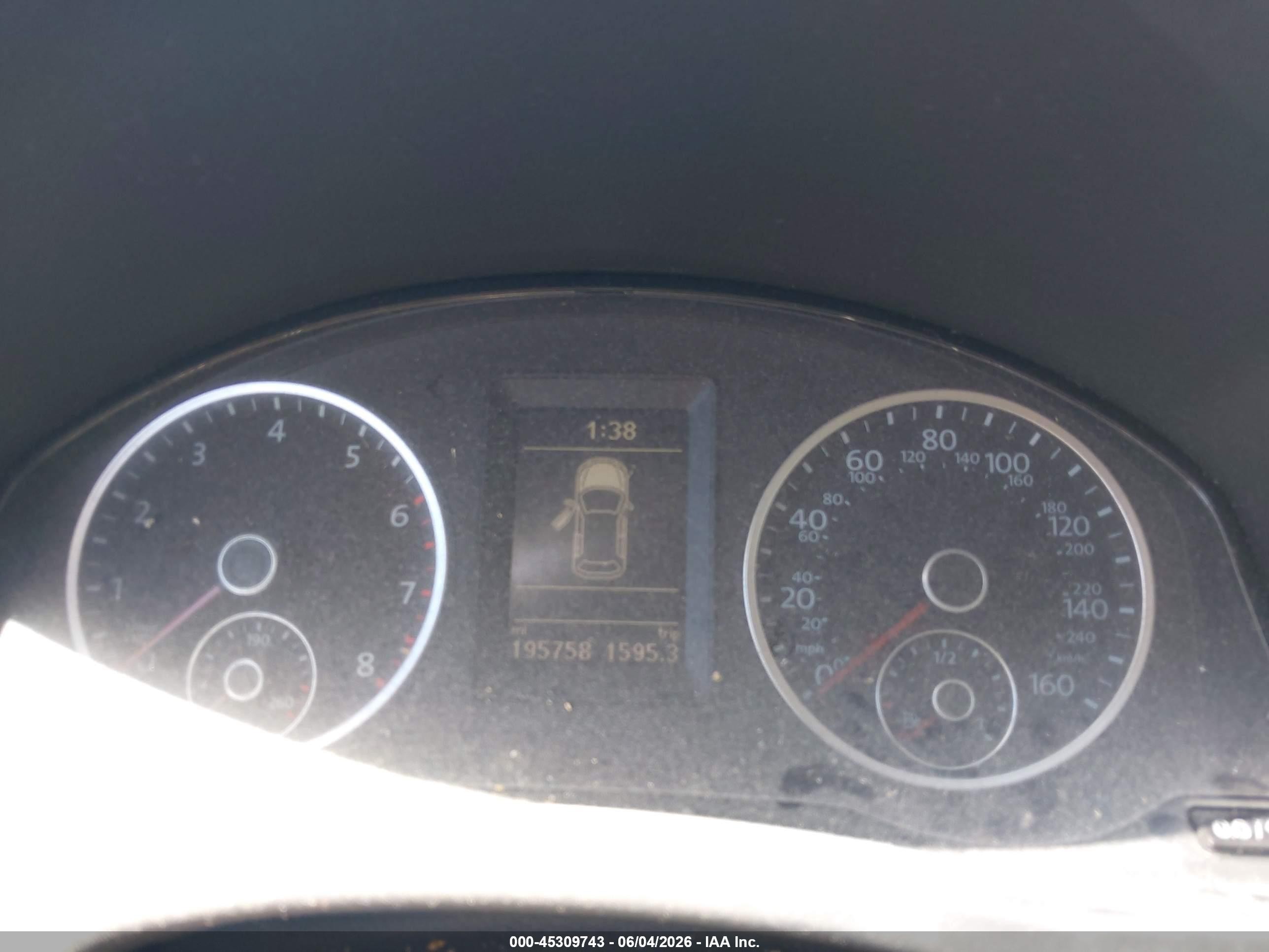 2015 Volkswagen Tiguan S Silver vin: WVGAV7AX3FW524187