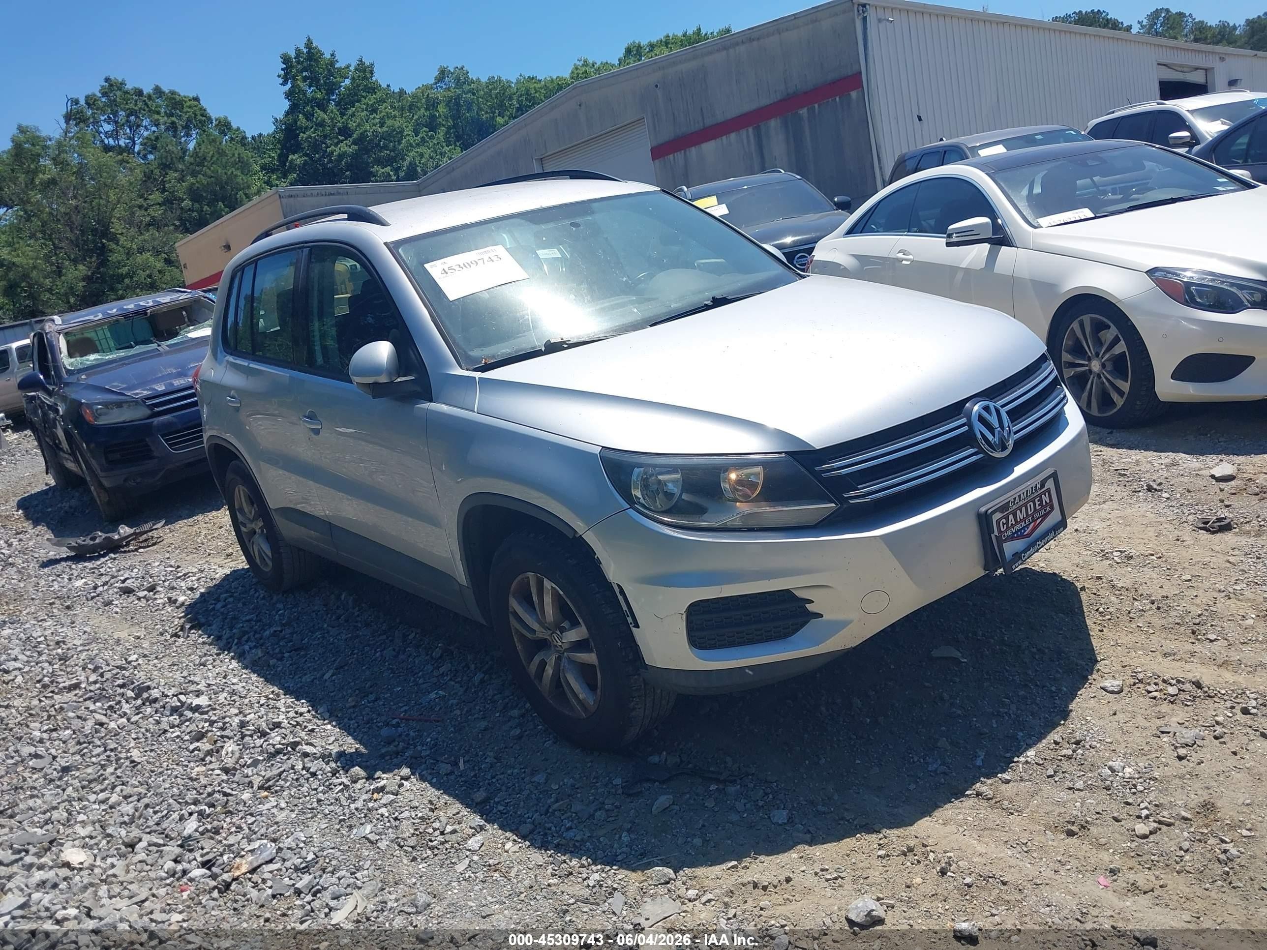 2015 Volkswagen Tiguan S Silver vin: WVGAV7AX3FW524187