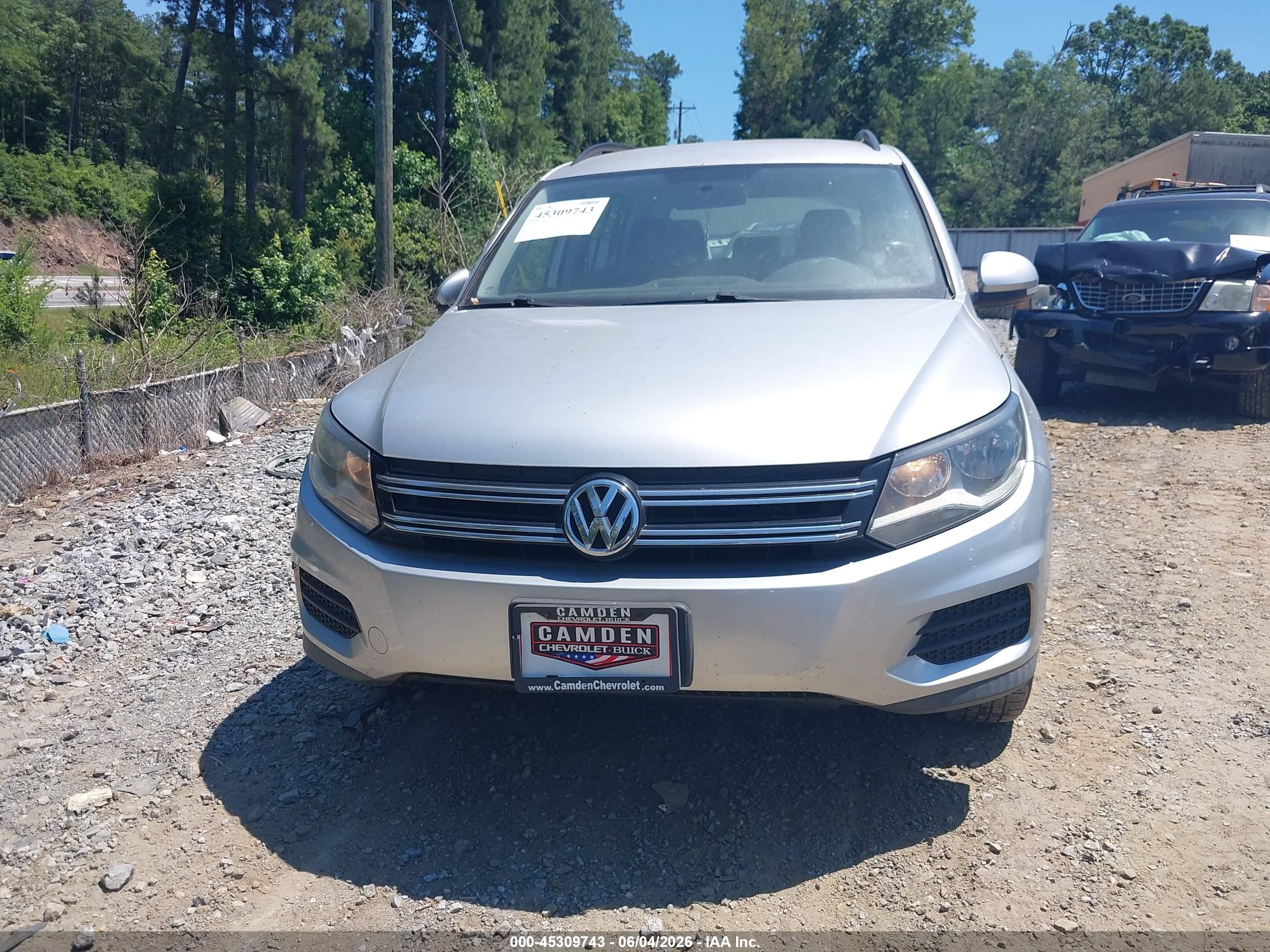 2015 Volkswagen Tiguan S Silver vin: WVGAV7AX3FW524187
