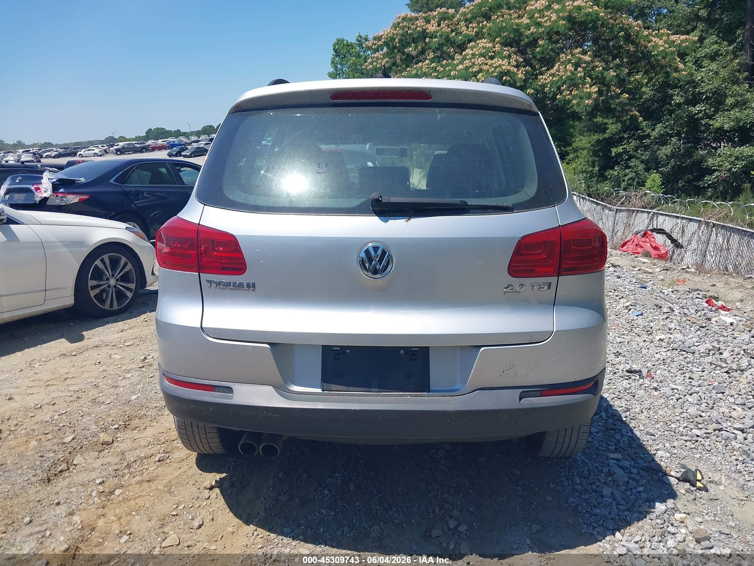 2015 Volkswagen Tiguan S Silver vin: WVGAV7AX3FW524187