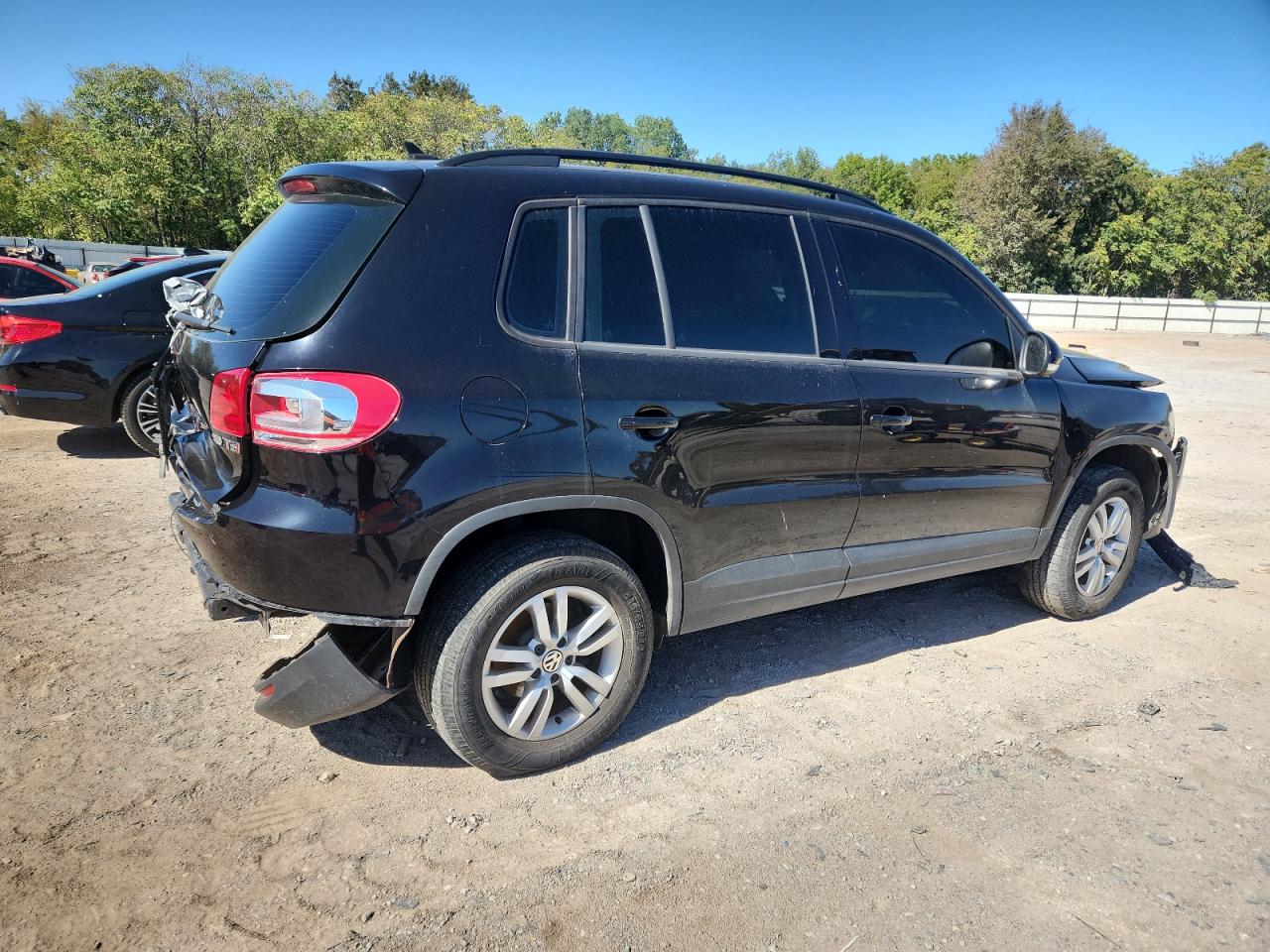 2015 Volkswagen Tiguan S Black vin: WVGAV7AX3FW551857