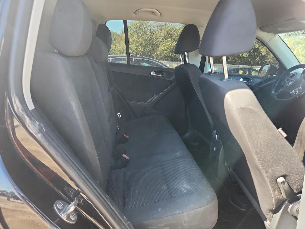 2015 Volkswagen Tiguan S Black vin: WVGAV7AX3FW551857