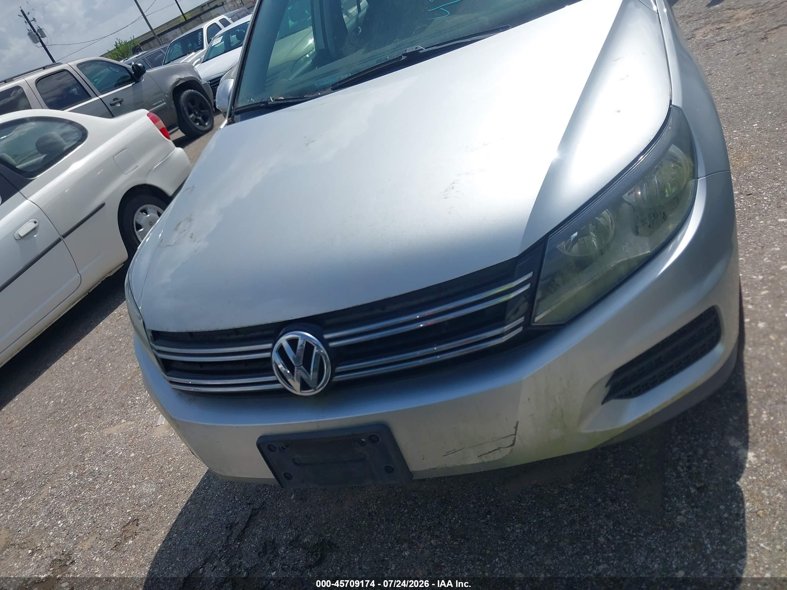 2015 Volkswagen Tiguan S Silver vin: WVGAV7AX3FW557142