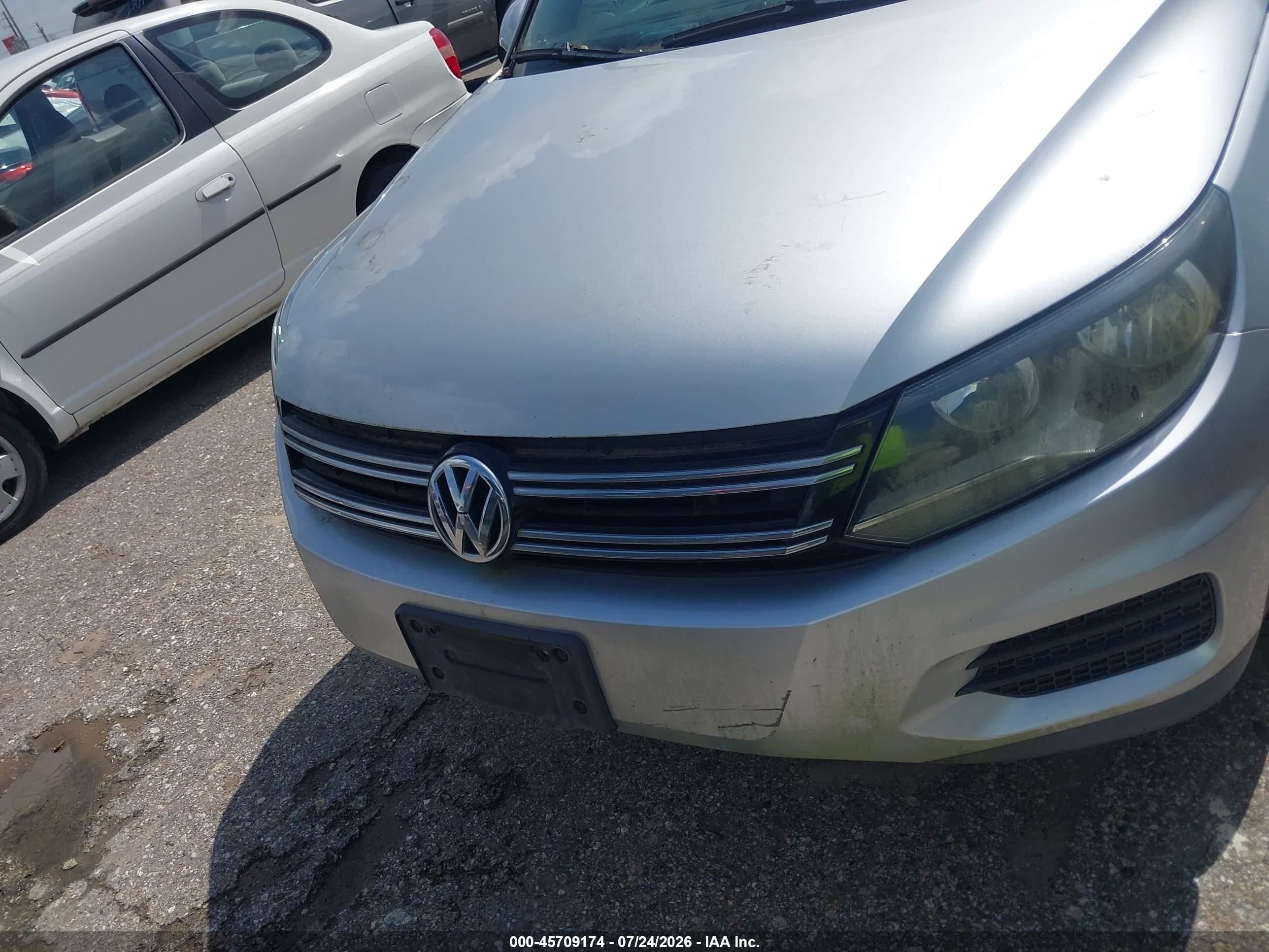 2015 Volkswagen Tiguan S Silver vin: WVGAV7AX3FW557142