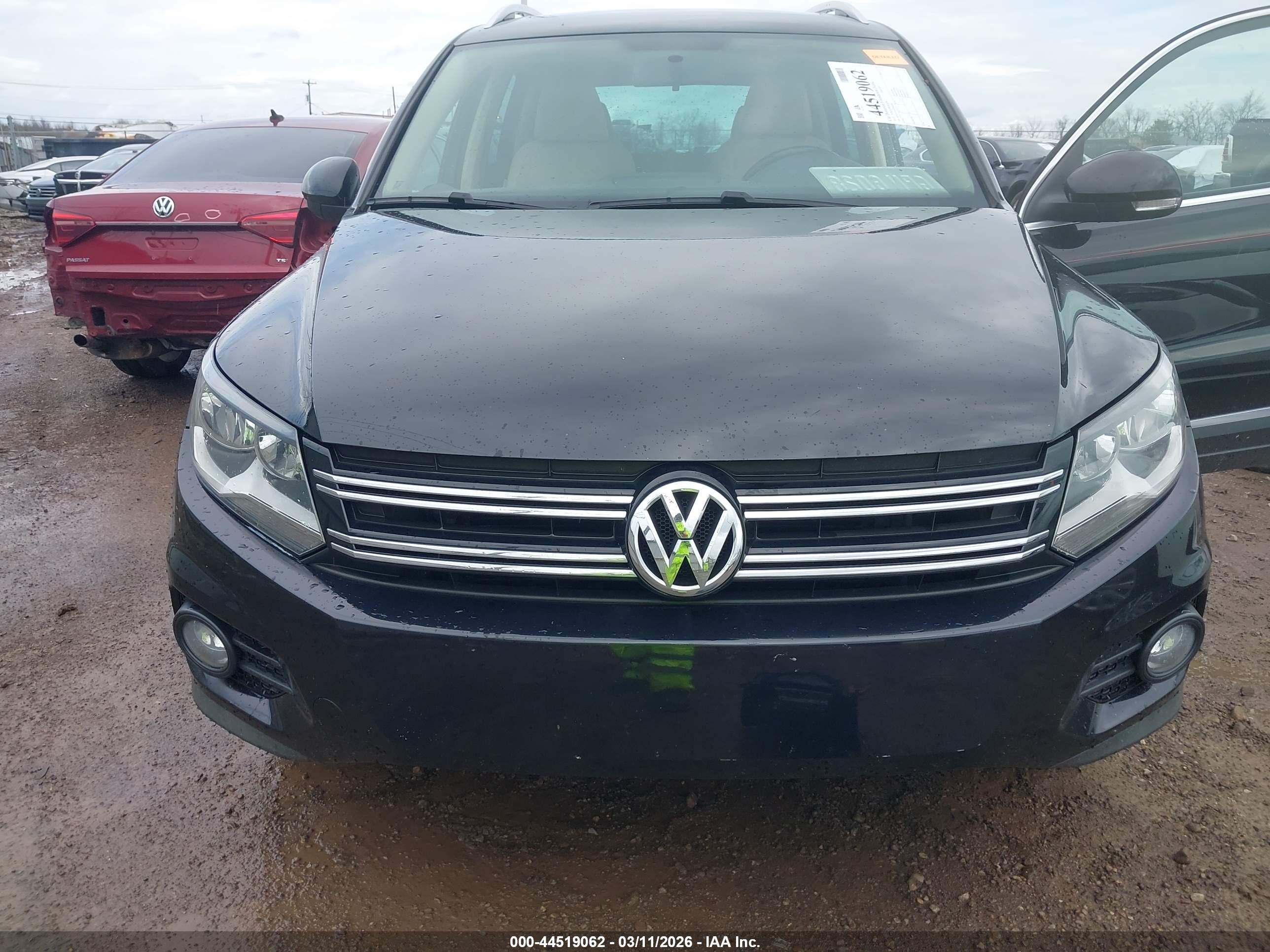 2015 Volkswagen Tiguan S/se/sel/r-line Black vin: WVGAV7AX3FW56264 
