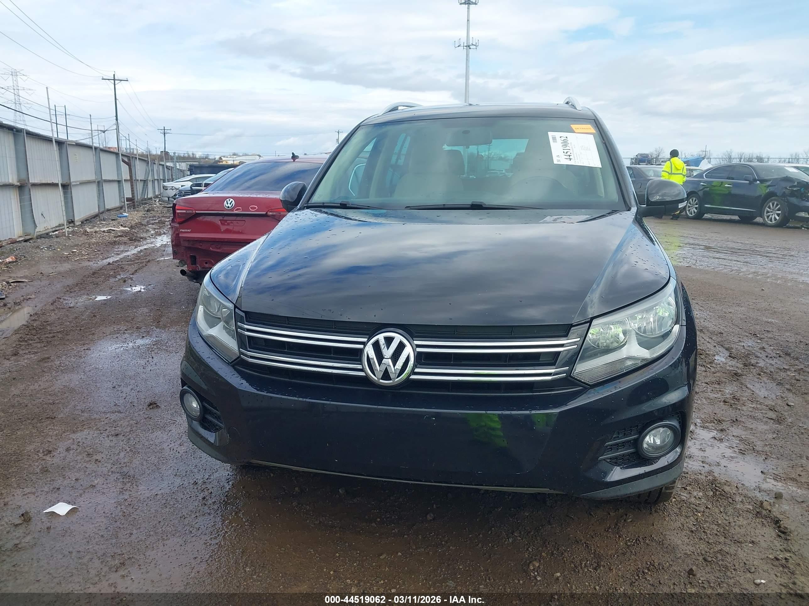 2015 Volkswagen Tiguan S/se/sel/r-line Black vin: WVGAV7AX3FW56264 