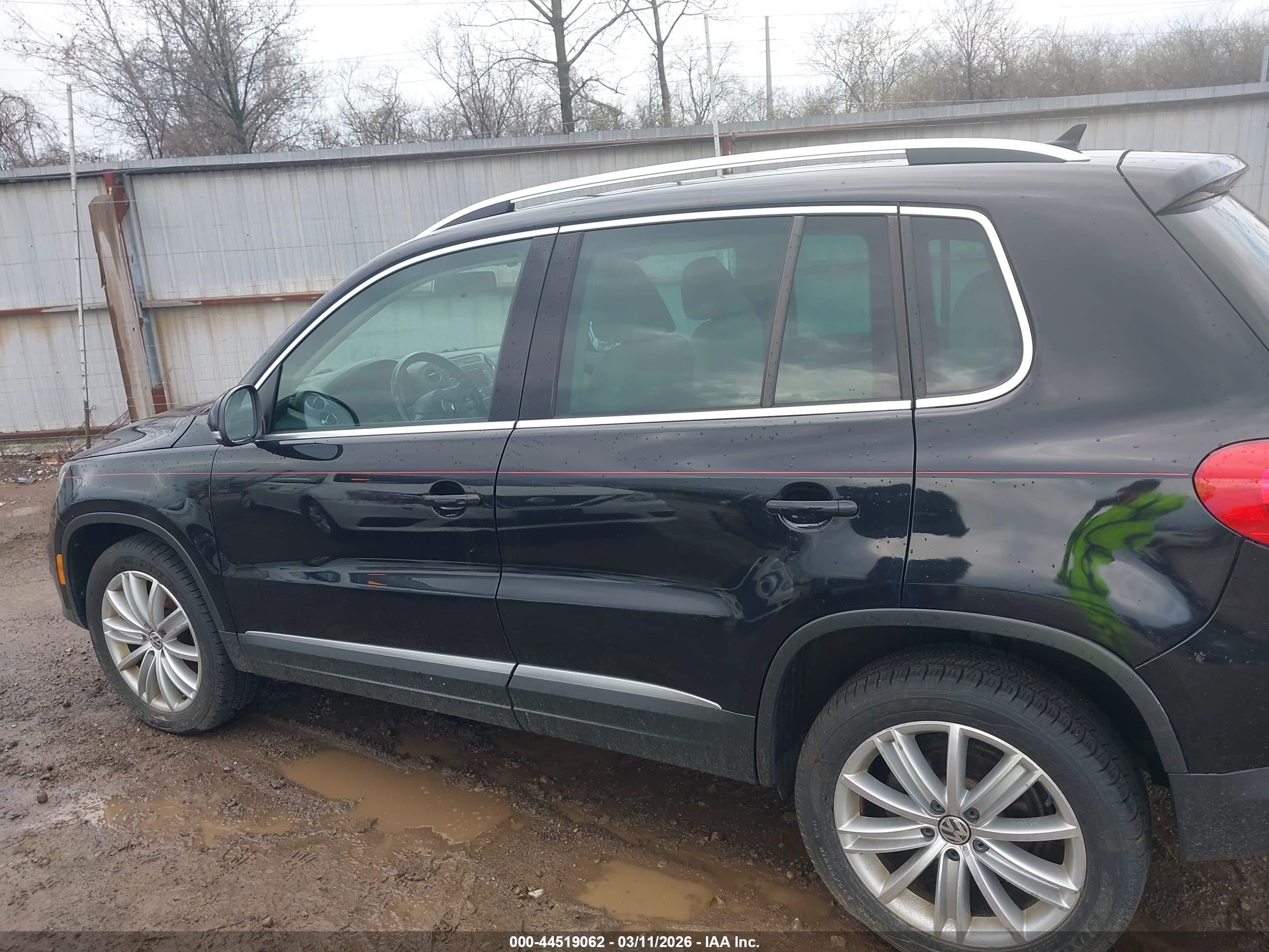 2015 Volkswagen Tiguan S/se/sel/r-line Black vin: WVGAV7AX3FW56264 