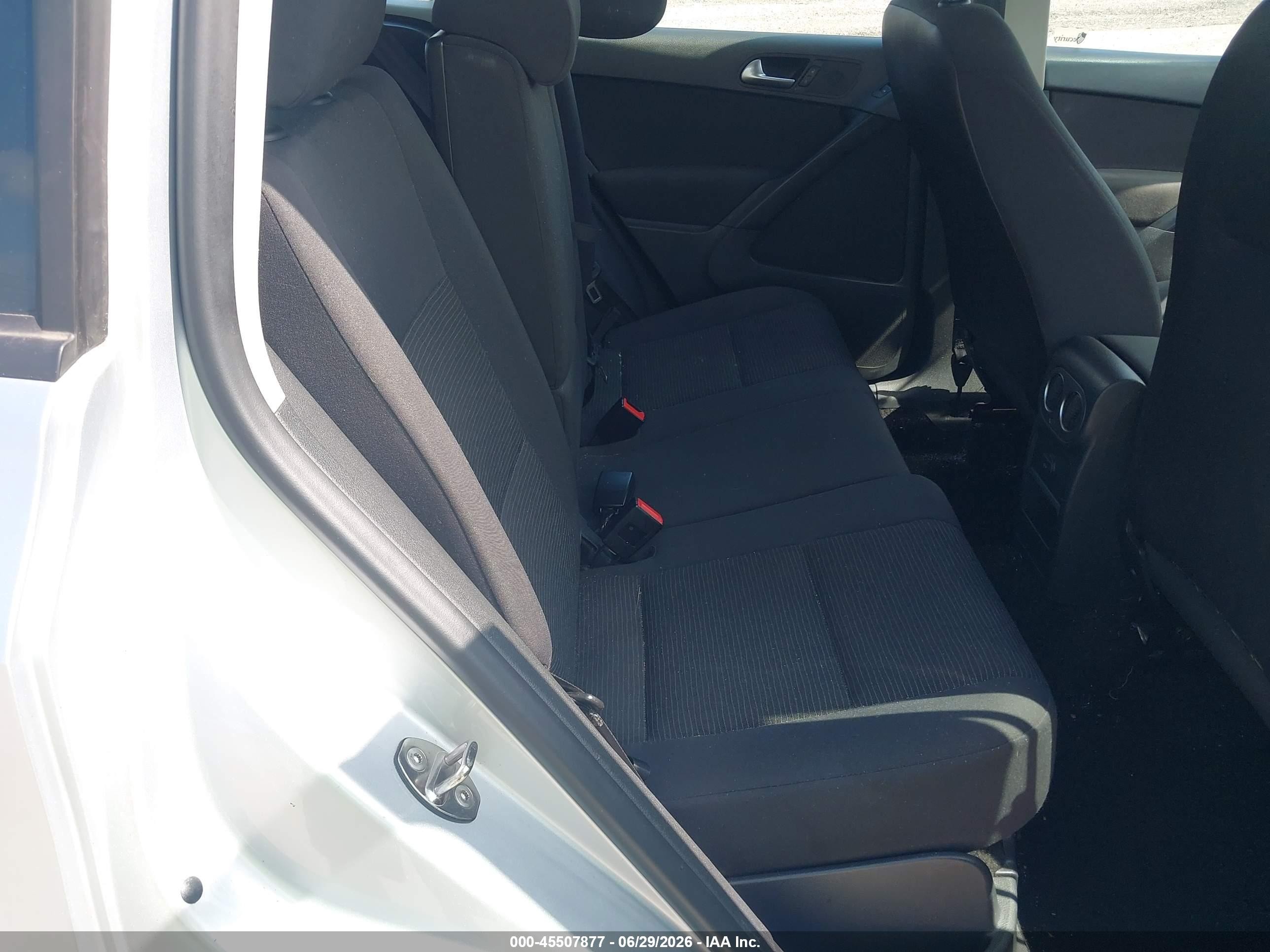 2015 Volkswagen Tiguan S Silver vin: WVGAV7AX3FW566648