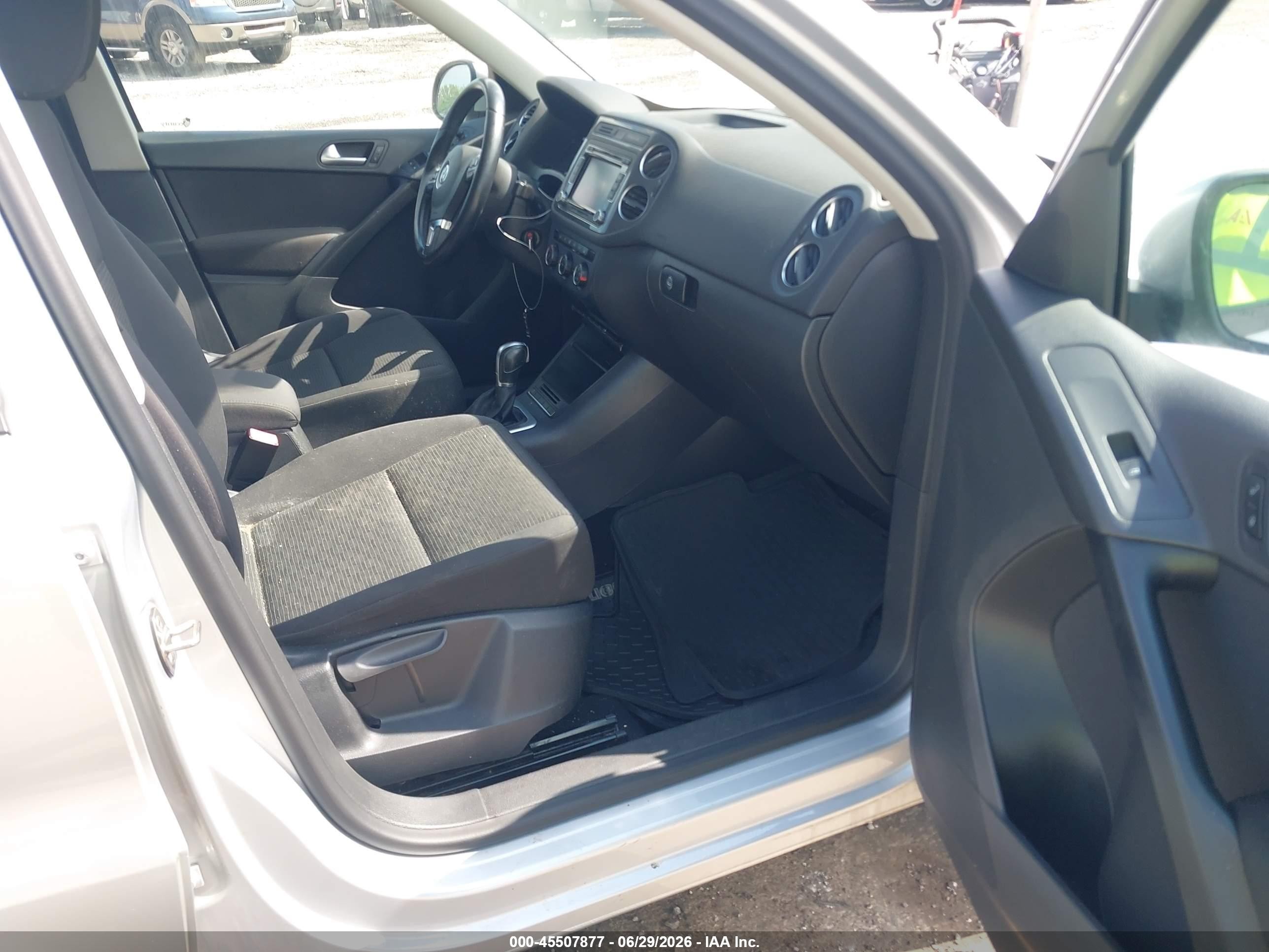 2015 Volkswagen Tiguan S Silver vin: WVGAV7AX3FW566648