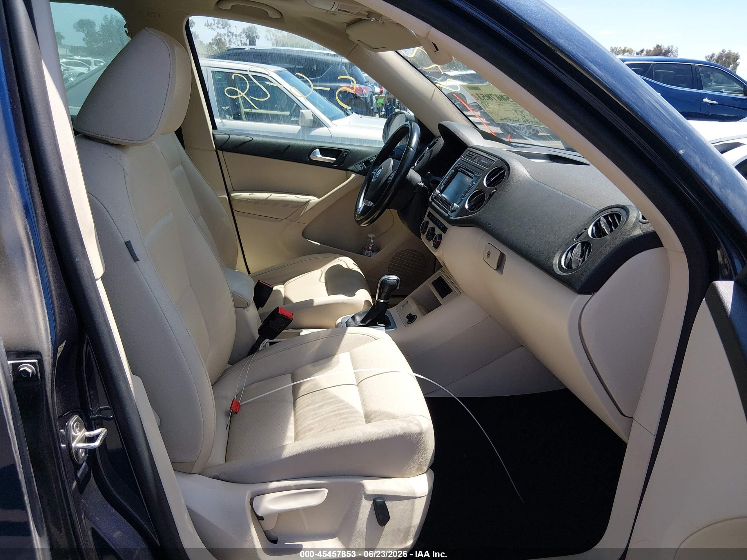 2015 Volkswagen Tiguan Se Blue vin: WVGAV7AX3FW595583