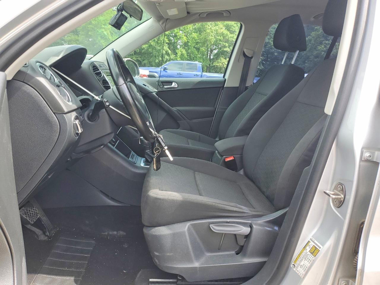 2015 Volkswagen Tiguan S Silver vin: WVGAV7AX3FW601978