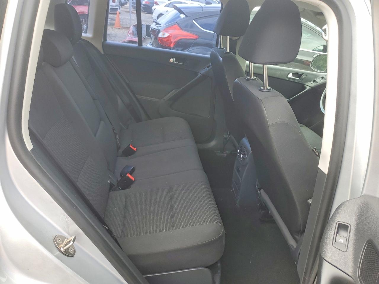 2015 Volkswagen Tiguan S Silver vin: WVGAV7AX3FW601978