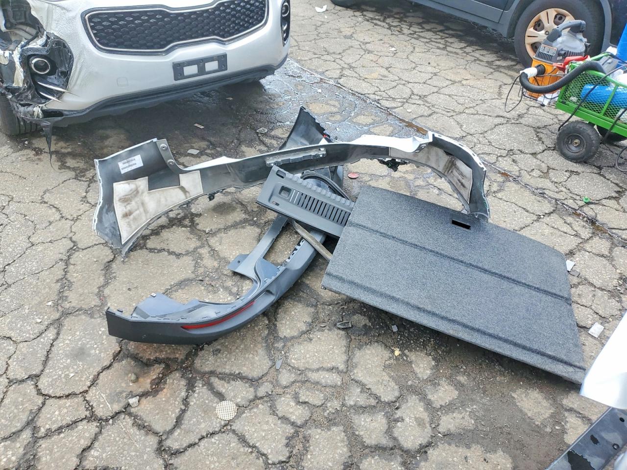 2015 Volkswagen Tiguan S Silver vin: WVGAV7AX3FW601978