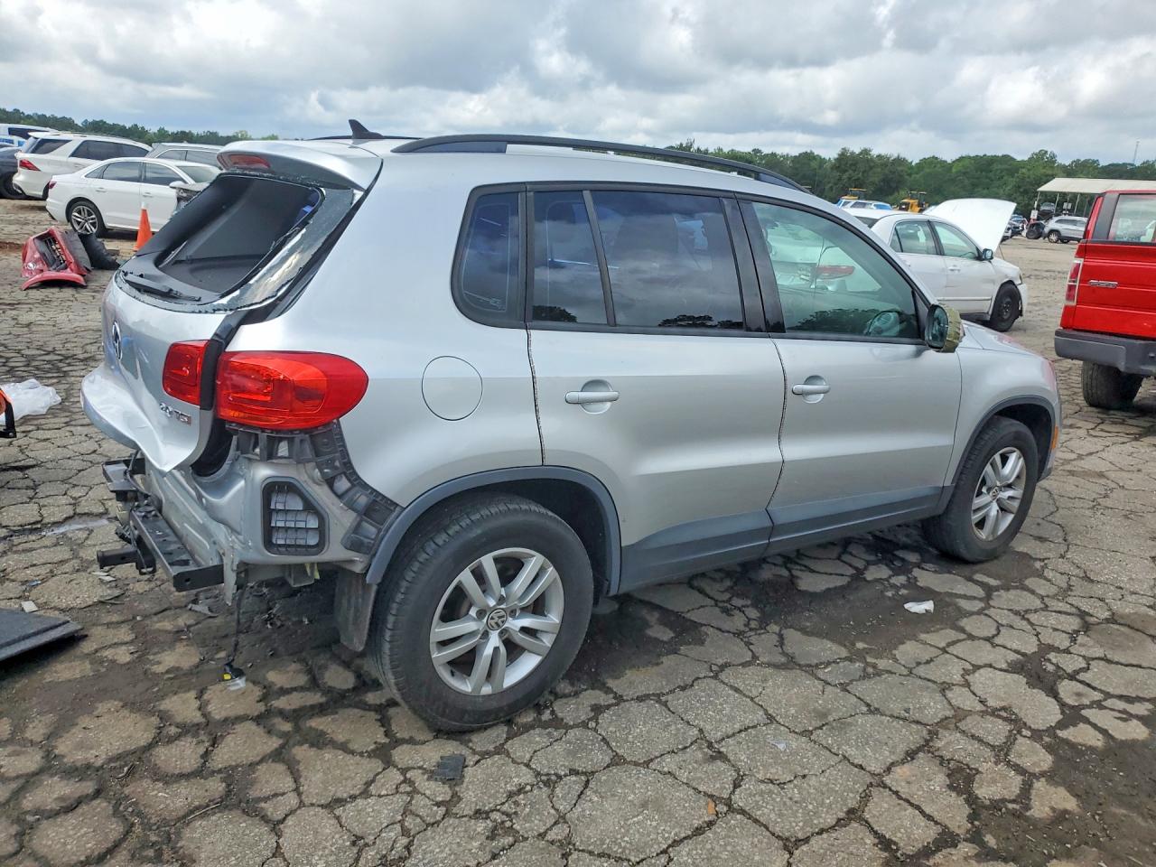 2015 Volkswagen Tiguan S Silver vin: WVGAV7AX3FW601978