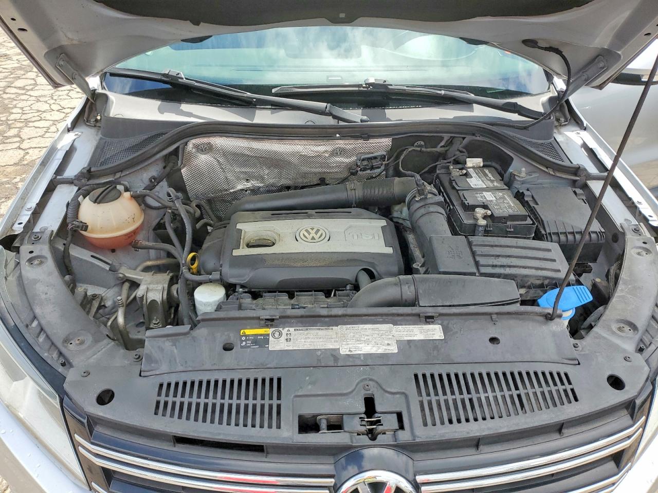2015 Volkswagen Tiguan S Silver vin: WVGAV7AX3FW601978