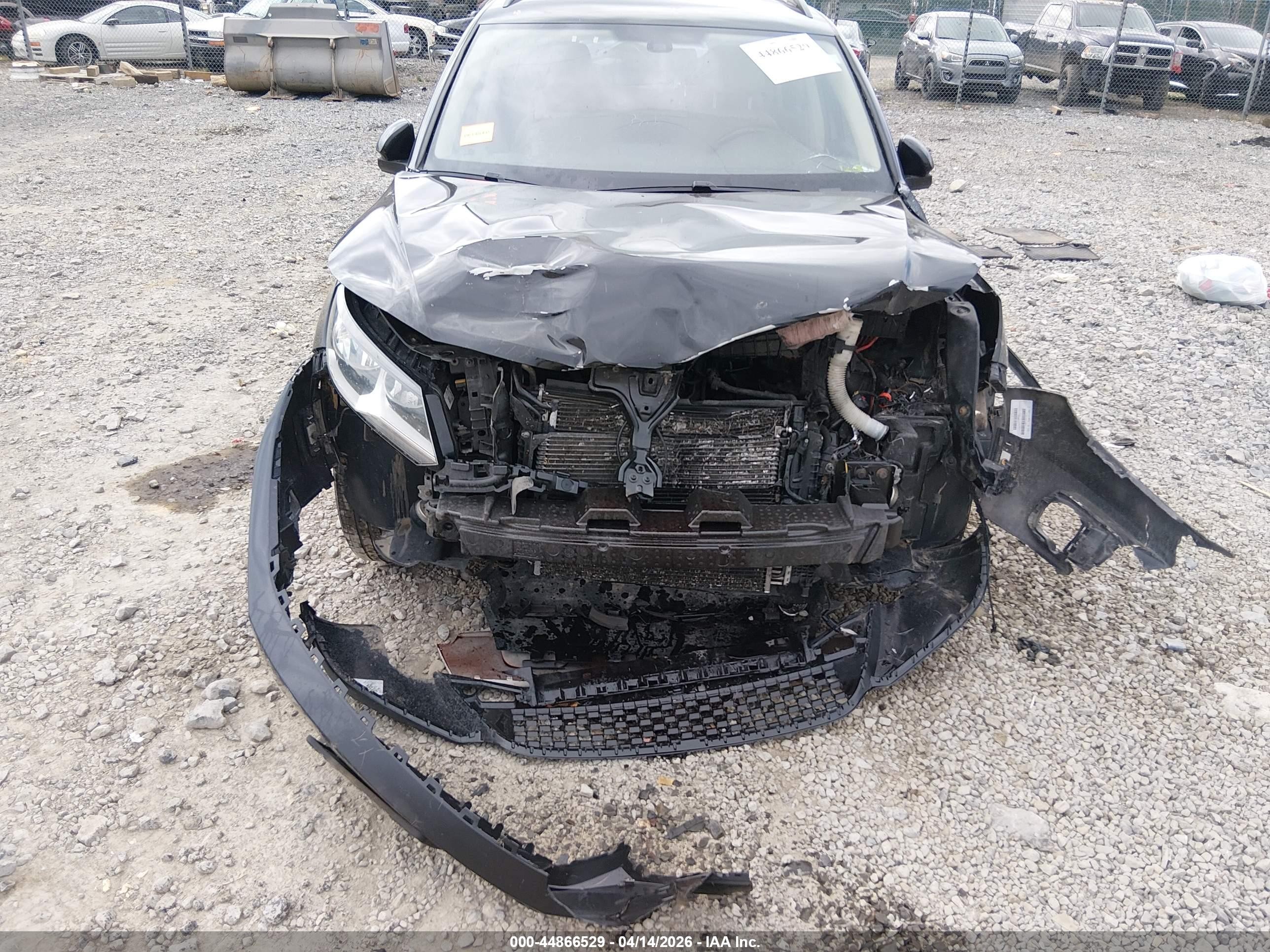 2016 Volkswagen Tiguan S Черный vin: WVGAV7AX3GK000076