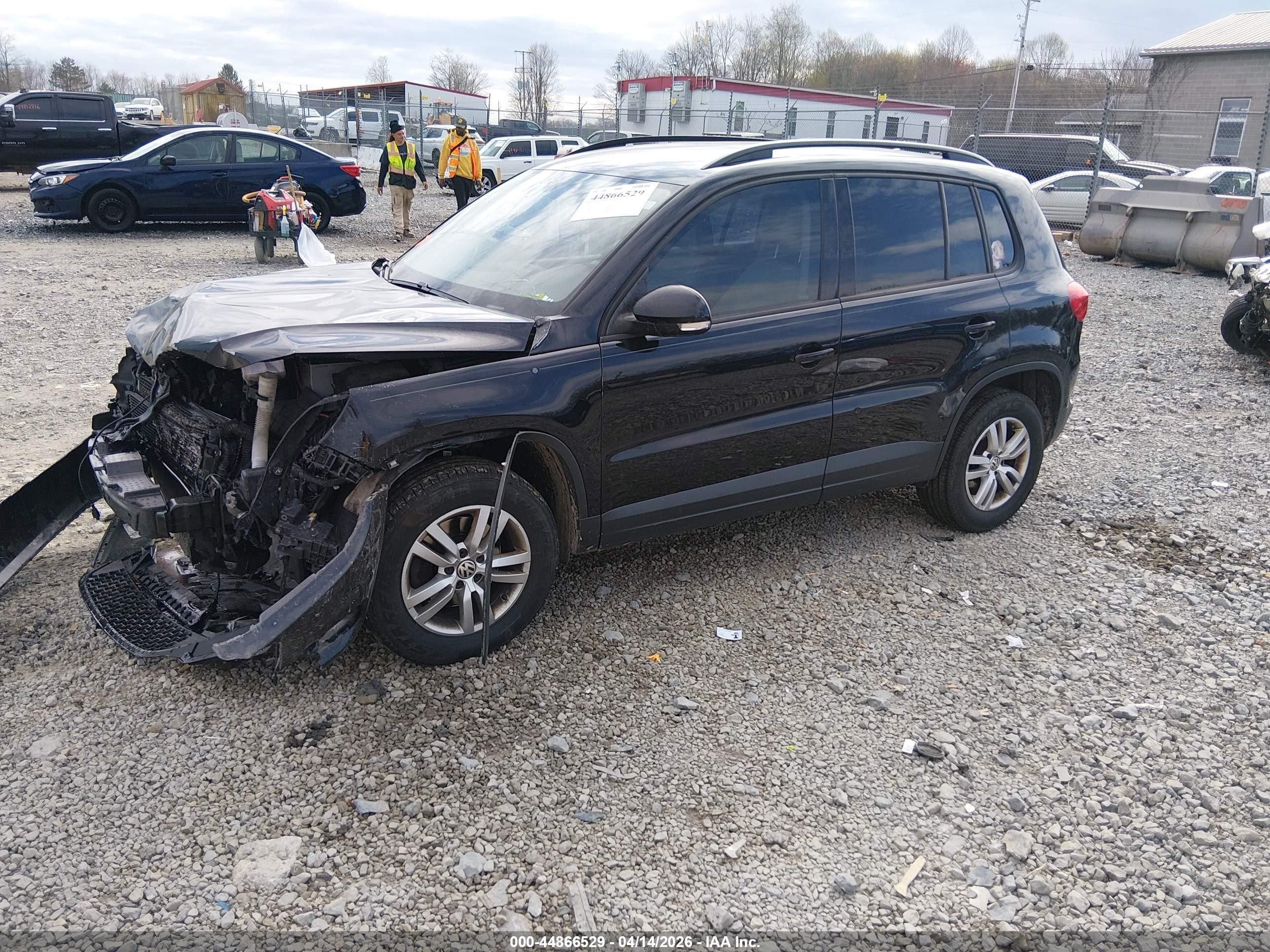 2016 Volkswagen Tiguan S Черный vin: WVGAV7AX3GK000076