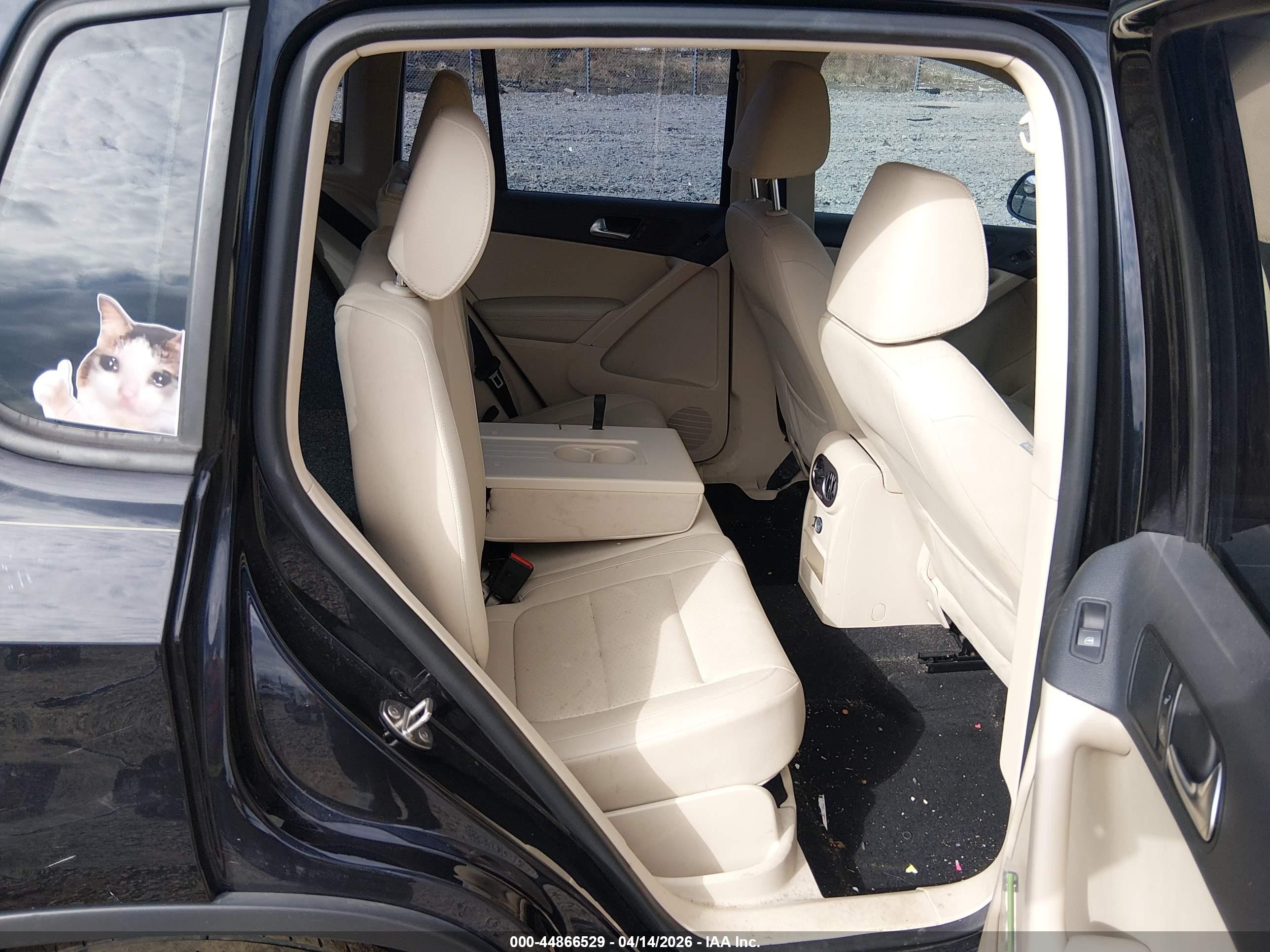 2016 Volkswagen Tiguan S Черный vin: WVGAV7AX3GK000076