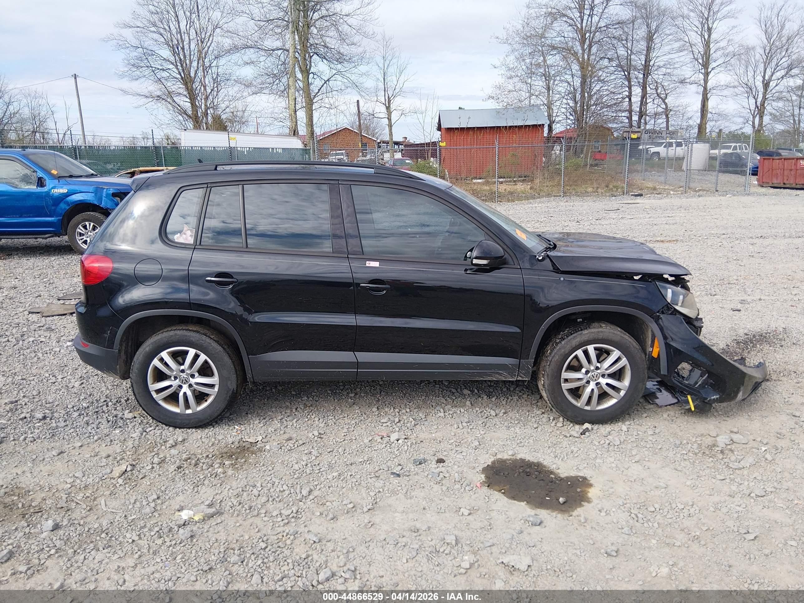 2016 Volkswagen Tiguan S Черный vin: WVGAV7AX3GK000076