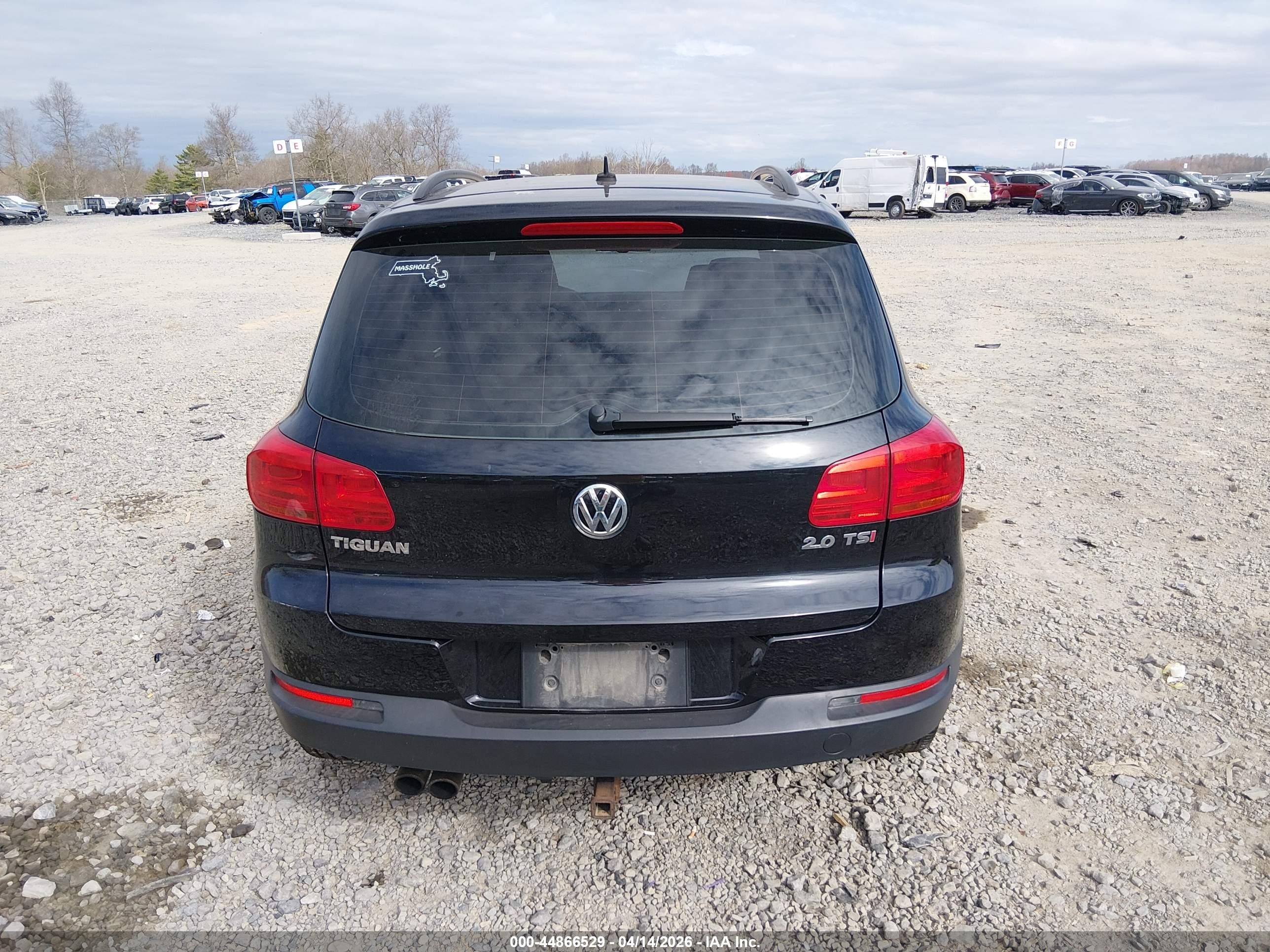 2016 Volkswagen Tiguan S Черный vin: WVGAV7AX3GK000076