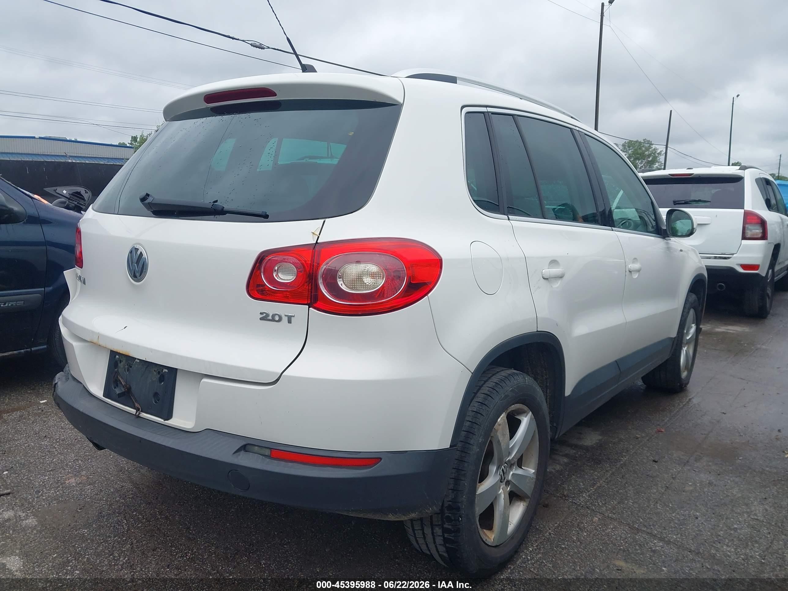 2010 Volkswagen Tiguan Wolfsburg Edition White vin: WVGAV7AX4AW001673