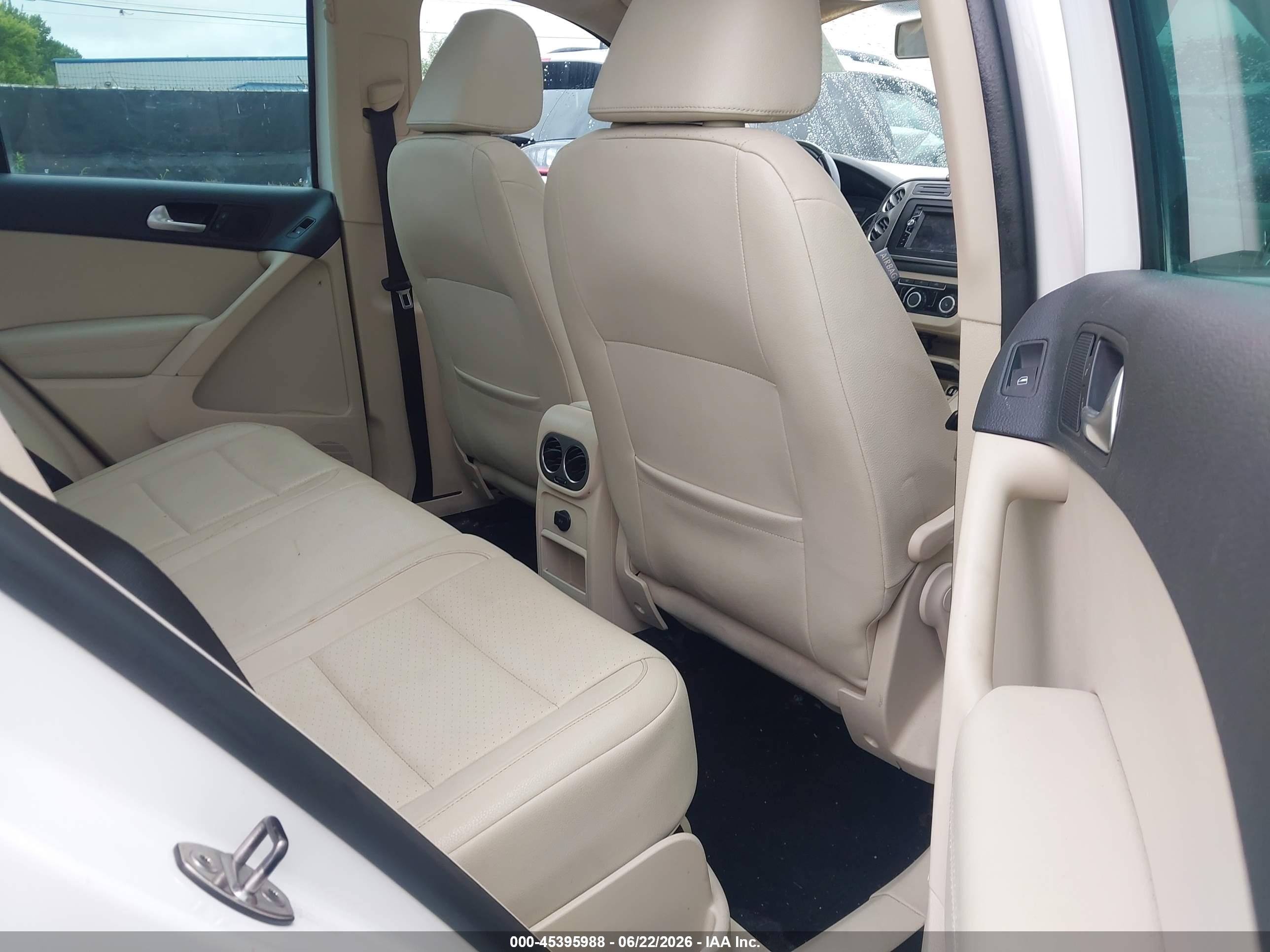 2010 Volkswagen Tiguan Wolfsburg Edition White vin: WVGAV7AX4AW001673