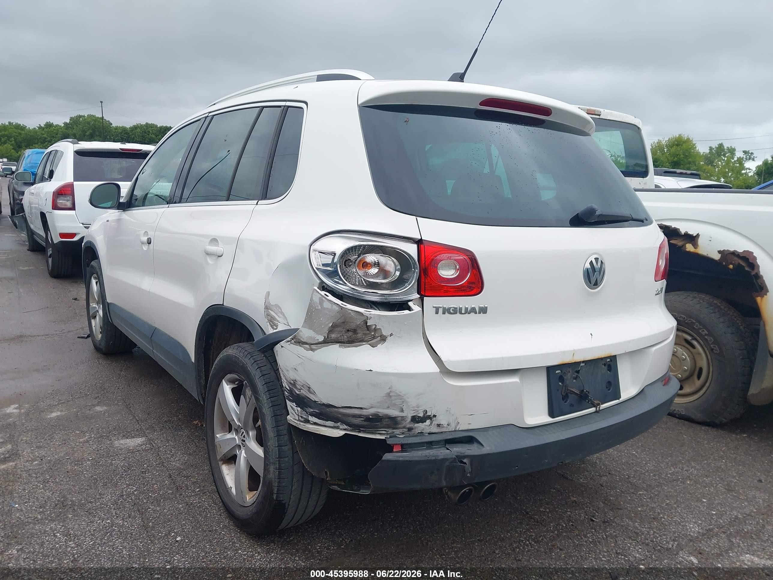 2010 Volkswagen Tiguan Wolfsburg Edition White vin: WVGAV7AX4AW001673