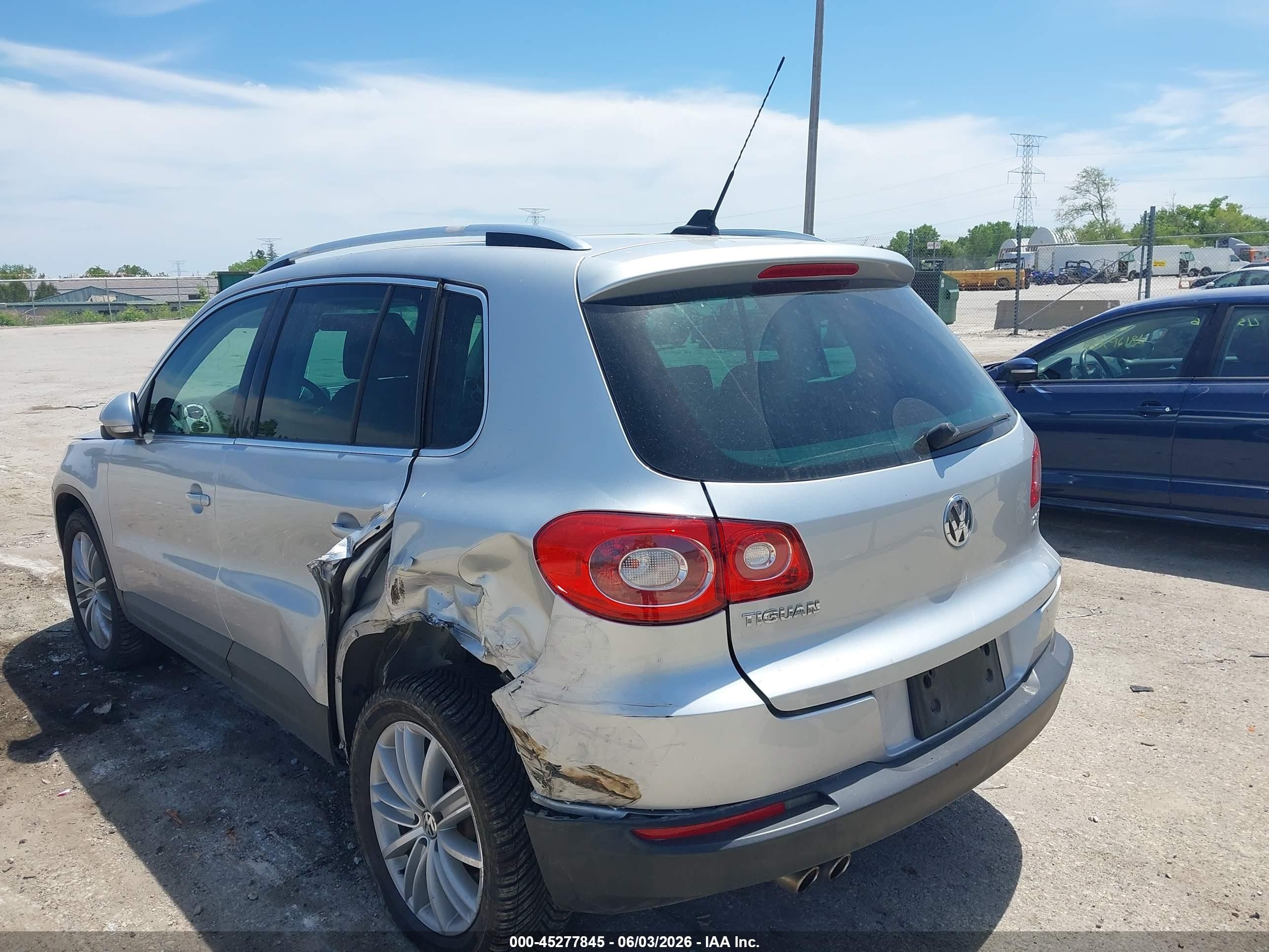 2010 Volkswagen Tiguan Se Gray vin: WVGAV7AX4AW509089