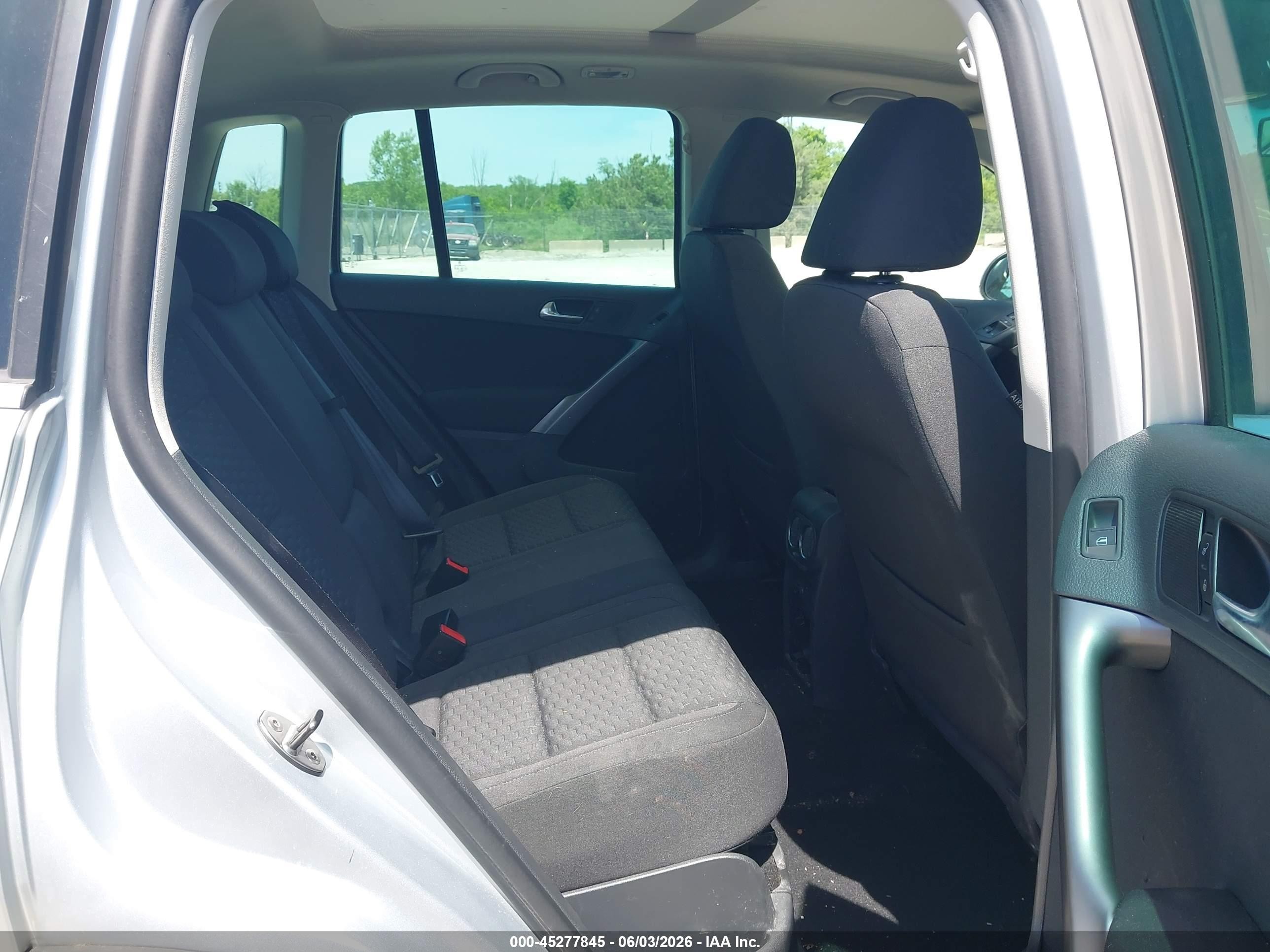 2010 Volkswagen Tiguan Se Gray vin: WVGAV7AX4AW509089
