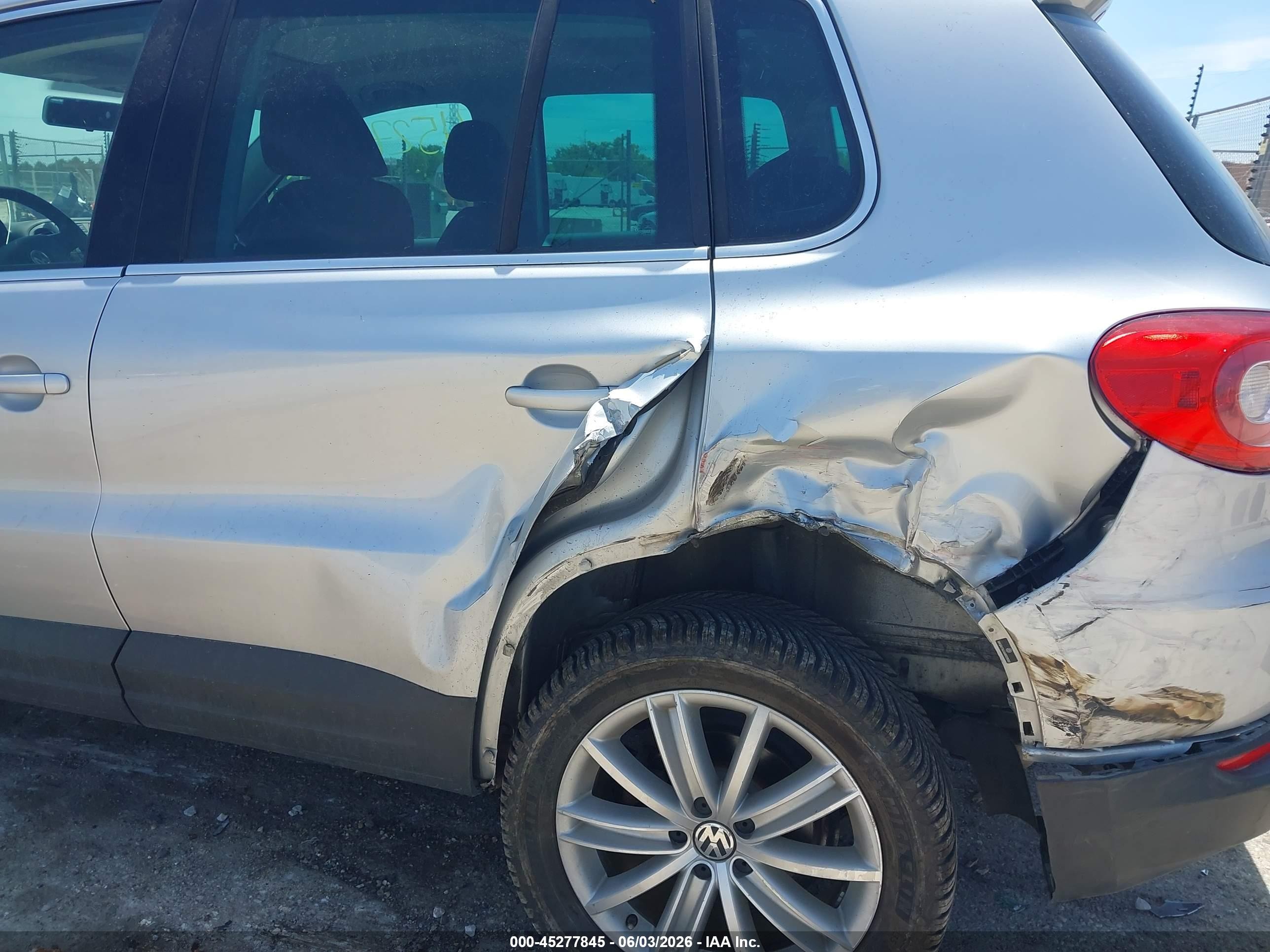 2010 Volkswagen Tiguan Se Gray vin: WVGAV7AX4AW509089