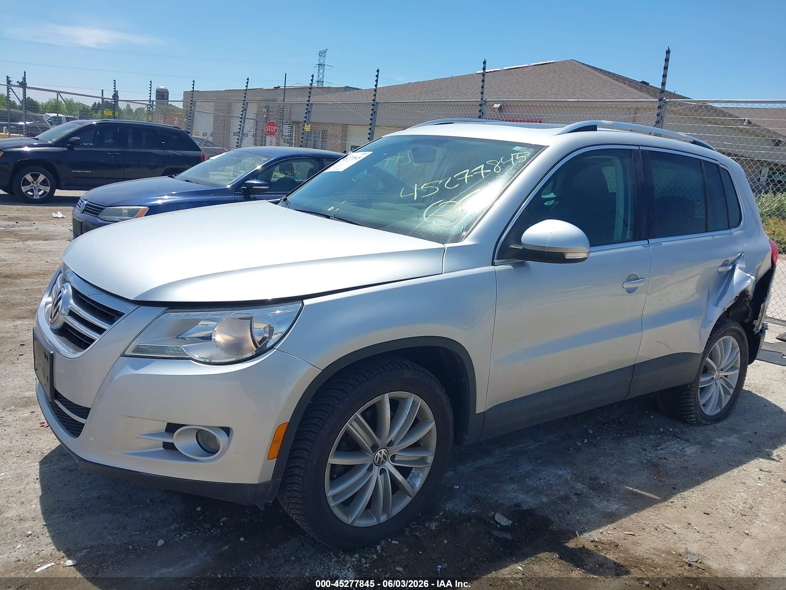 2010 Volkswagen Tiguan Se Gray vin: WVGAV7AX4AW509089